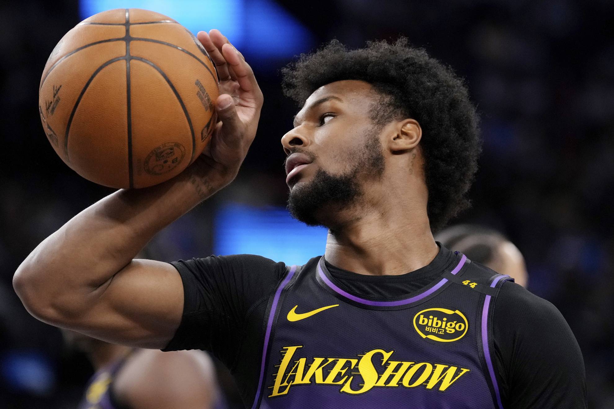 Los Lakers despiden a Knecht y retienen a Broony, el hijo de LeBron James AP