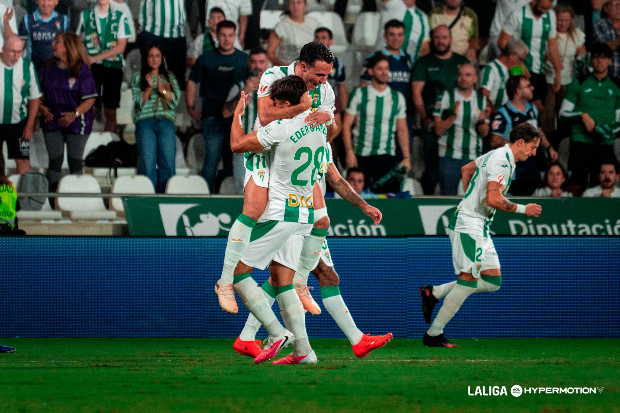 Eder García y Diego Bri, celebrando un gol. LALIGA