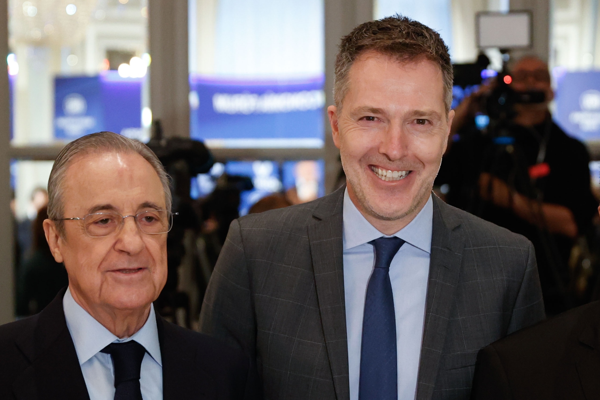 Florentino y Bernd Reichart, CEO de A22 Sports. EFE