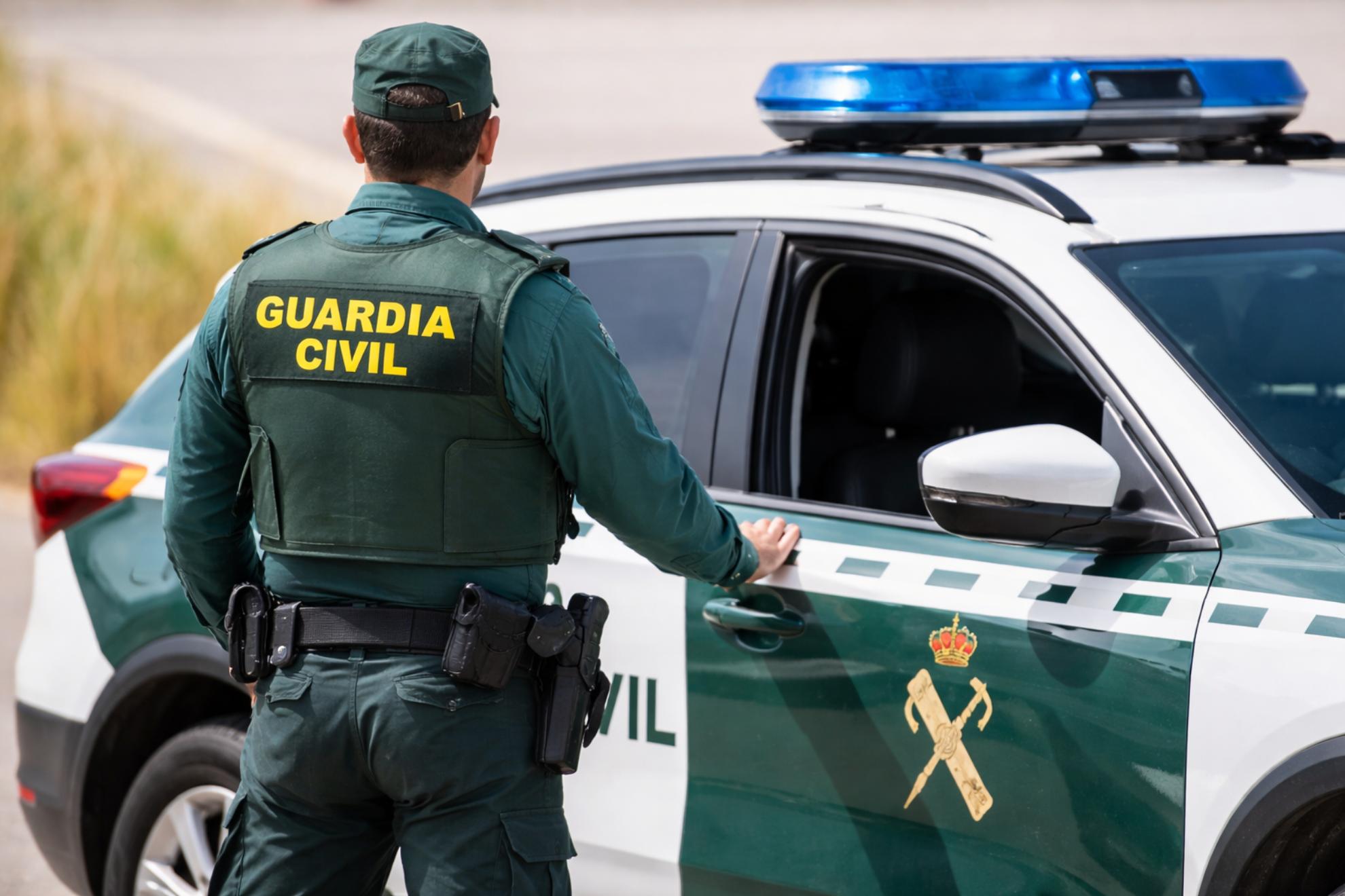 Un agente de la guardia civil. EFE