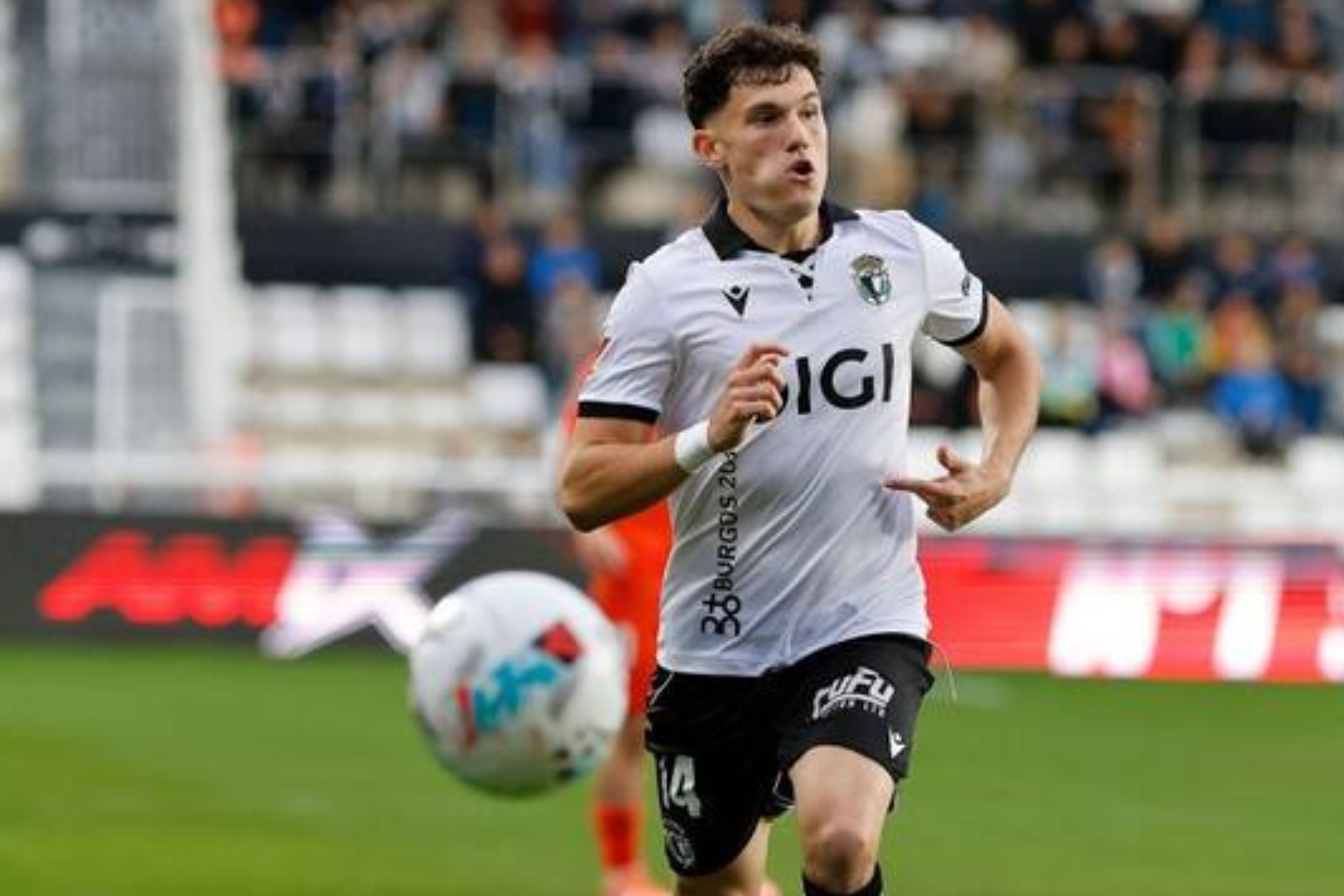David González, en un partido con el Burgos. LALIGA
