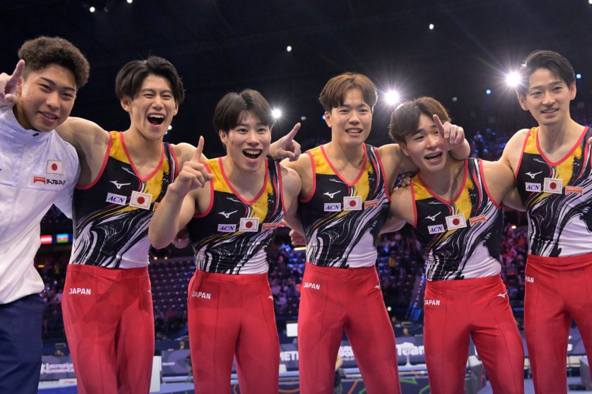 El equipo japonés campeón del mundo. World Gymnastics