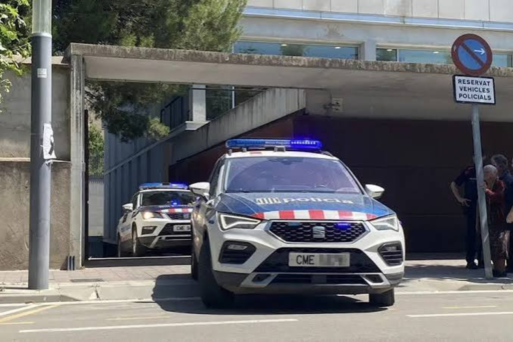 Una niña de dos años, herida muy grave tras caer desde un balcón de un ...