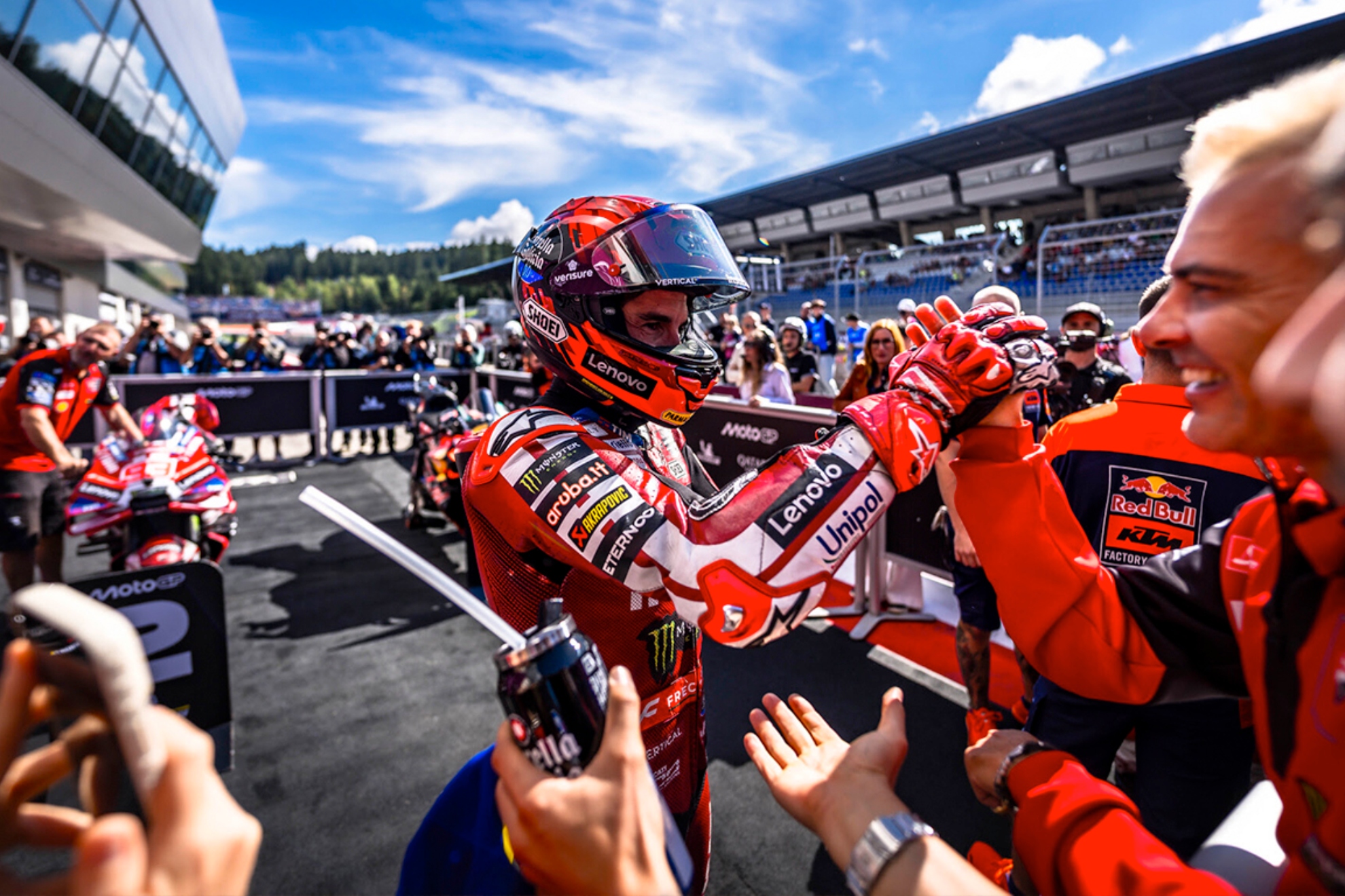 Marc Márquez celebra durante la temporada 2026.