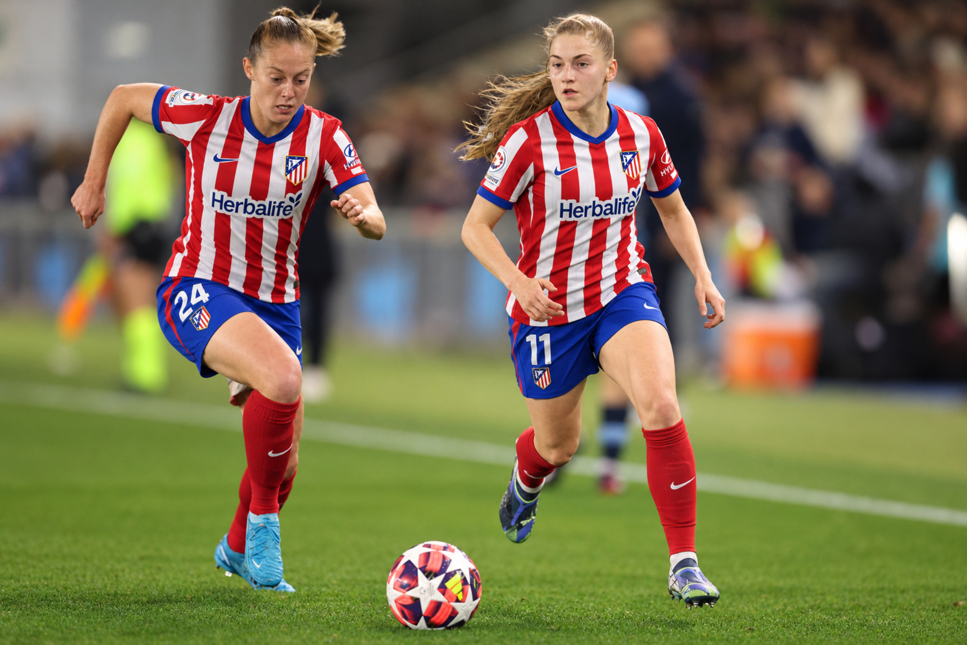 Keira Walsh y Jess Park, ilustradas con la equipación del Atlético de Madrid Imagen generada con IA