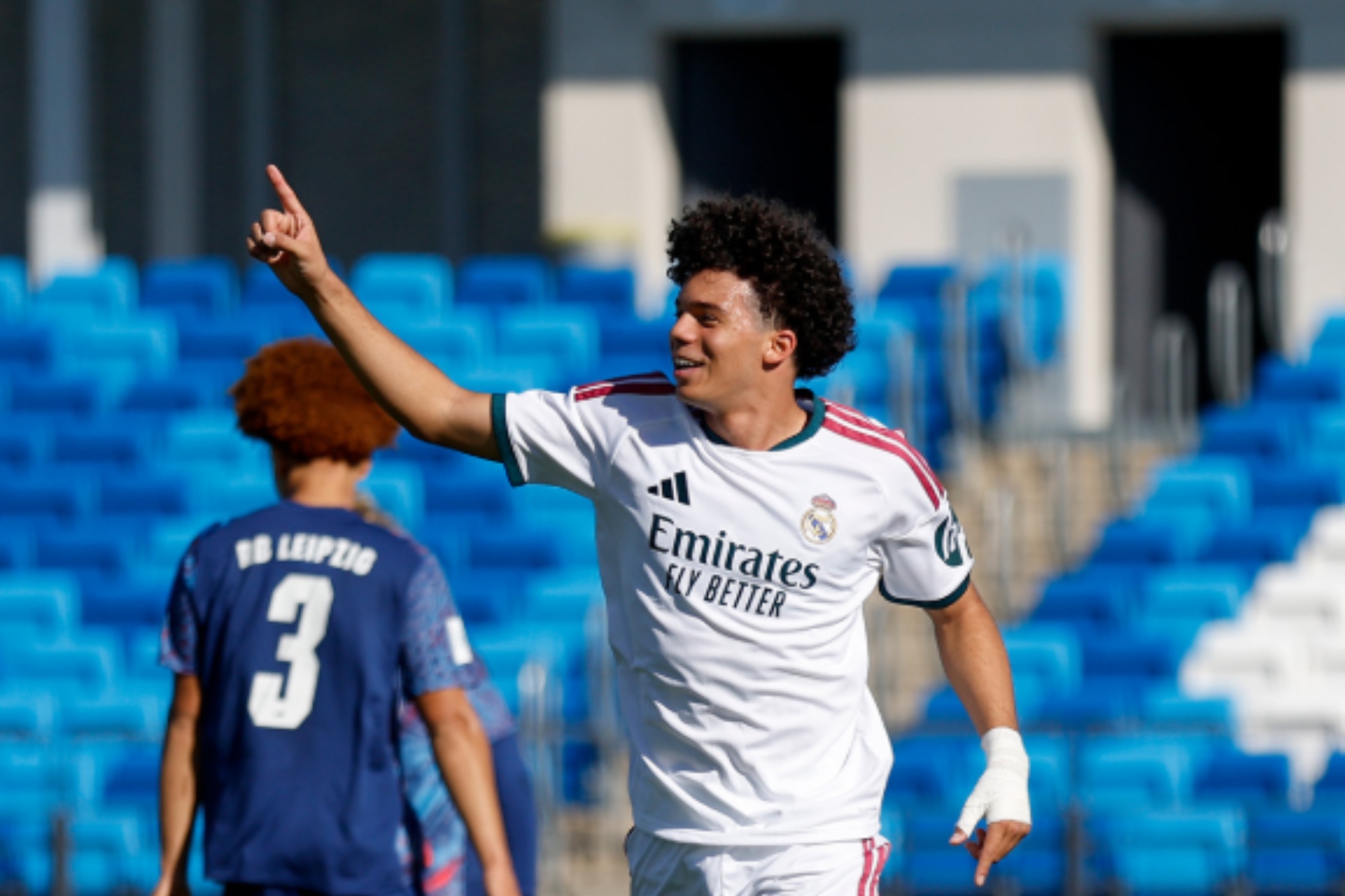 Enzo Alves celebra el gol con el que abrió el marcador ante el Leipzig. REALMADRID.COM