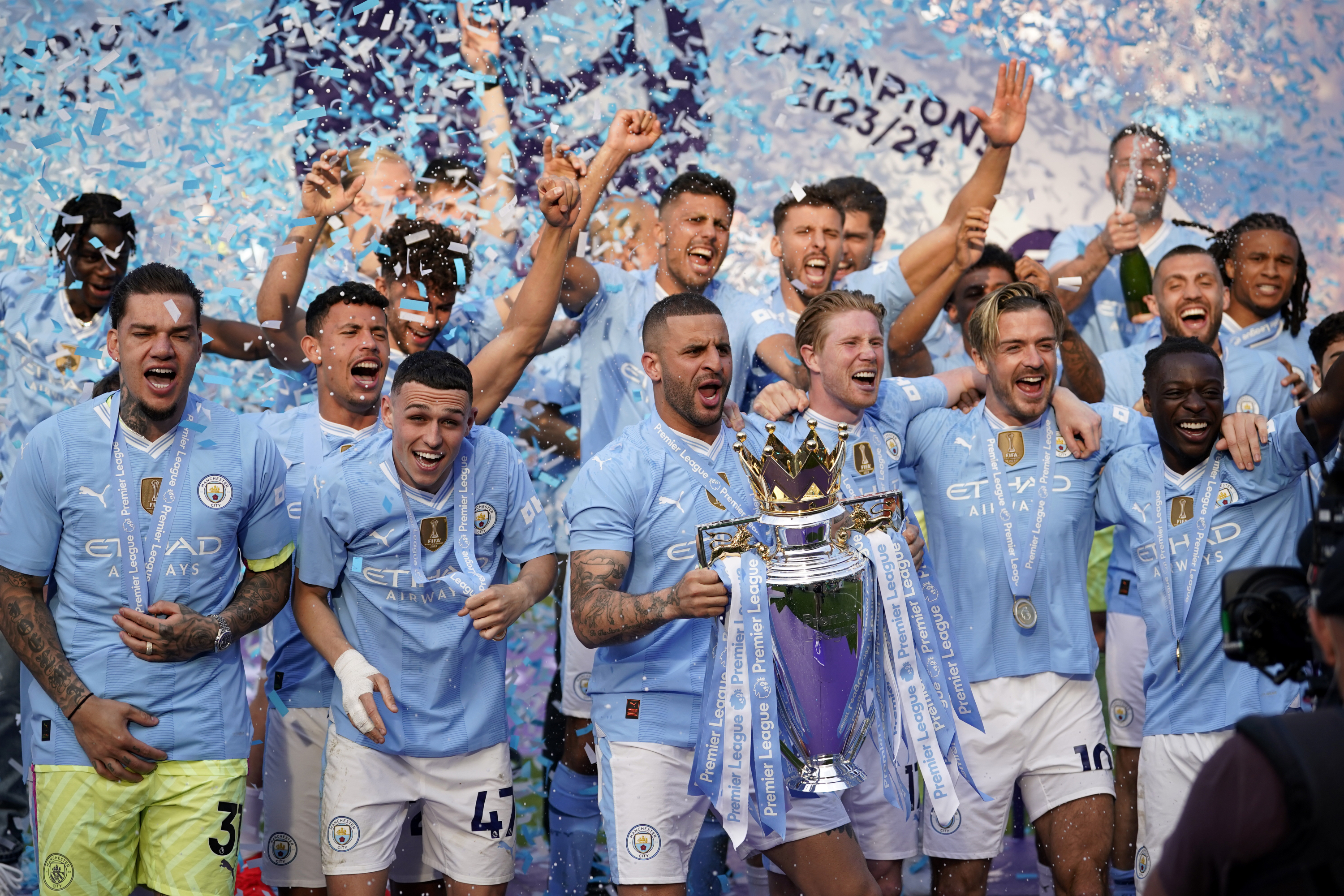 Kyle Walker revela que se borrará el tatuaje de "cuatro seguidos" que lleva en la pierna si al Manchester City le retiran sus títulos de la Premier League