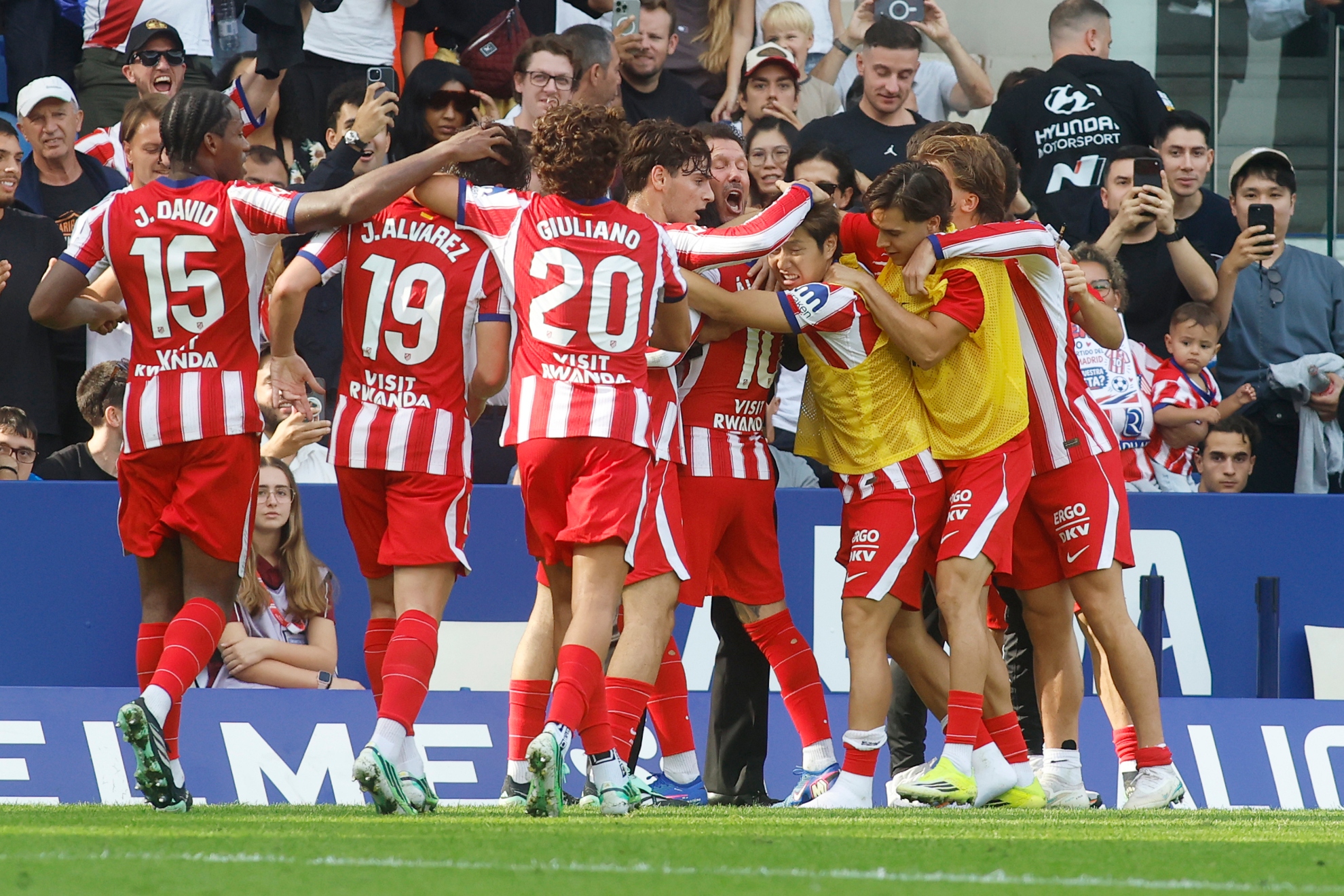 LOS JUGADORES DEL ATLÉTICO CELEBRAN UN GOL. FRANCESC ADELANTADO