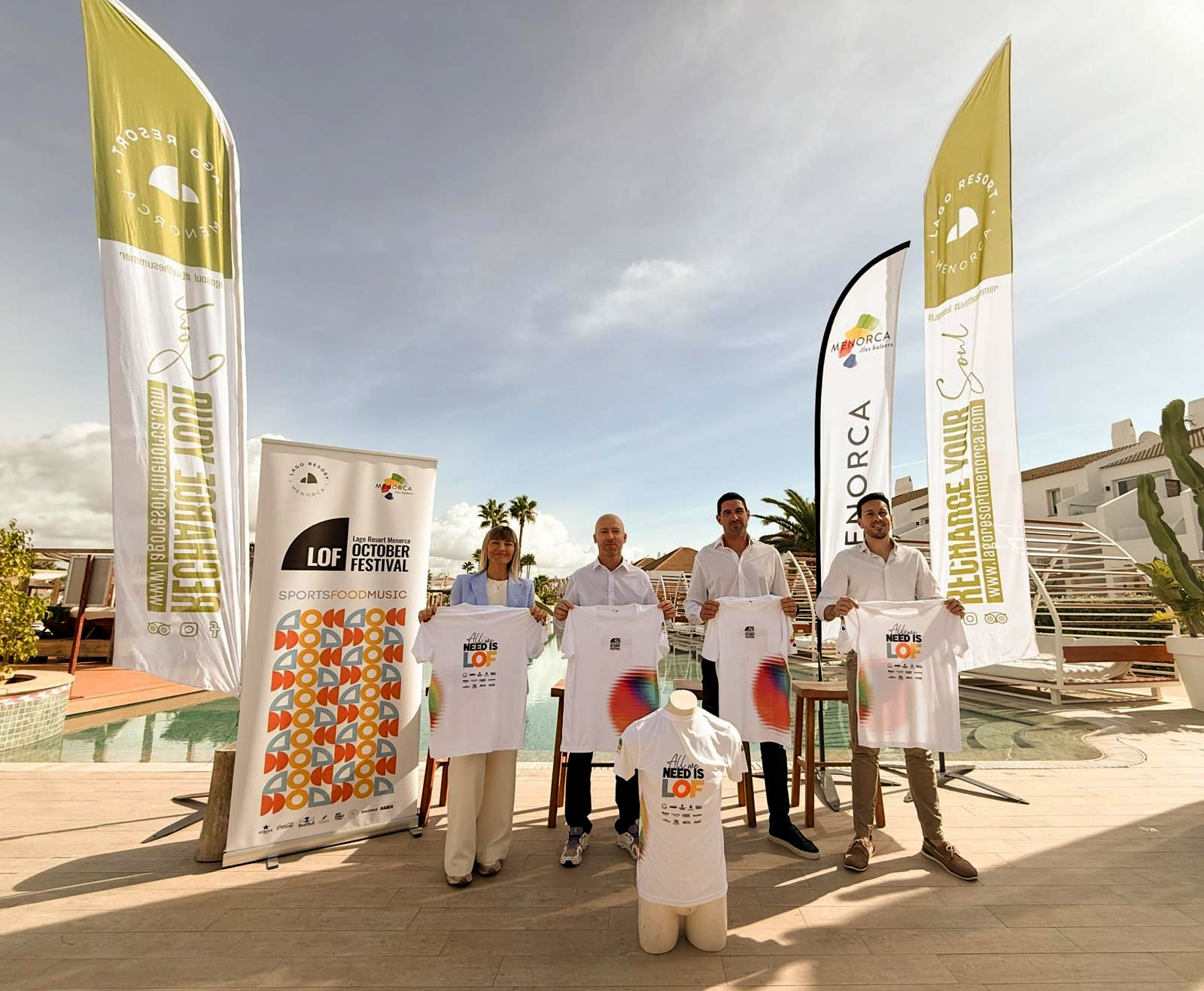 La directora de Calidad y Turismo Sostenible, Susana Alberola; el presidente del Consell Insular de Menorca y de la Fundació Foment del Turismo de Menorca, Adolfo Vilafranca; el director del recinto y organizador del LOF, Álex Alguacil, y el conseller d’Esports i Cultura, Joan Pons Torres.