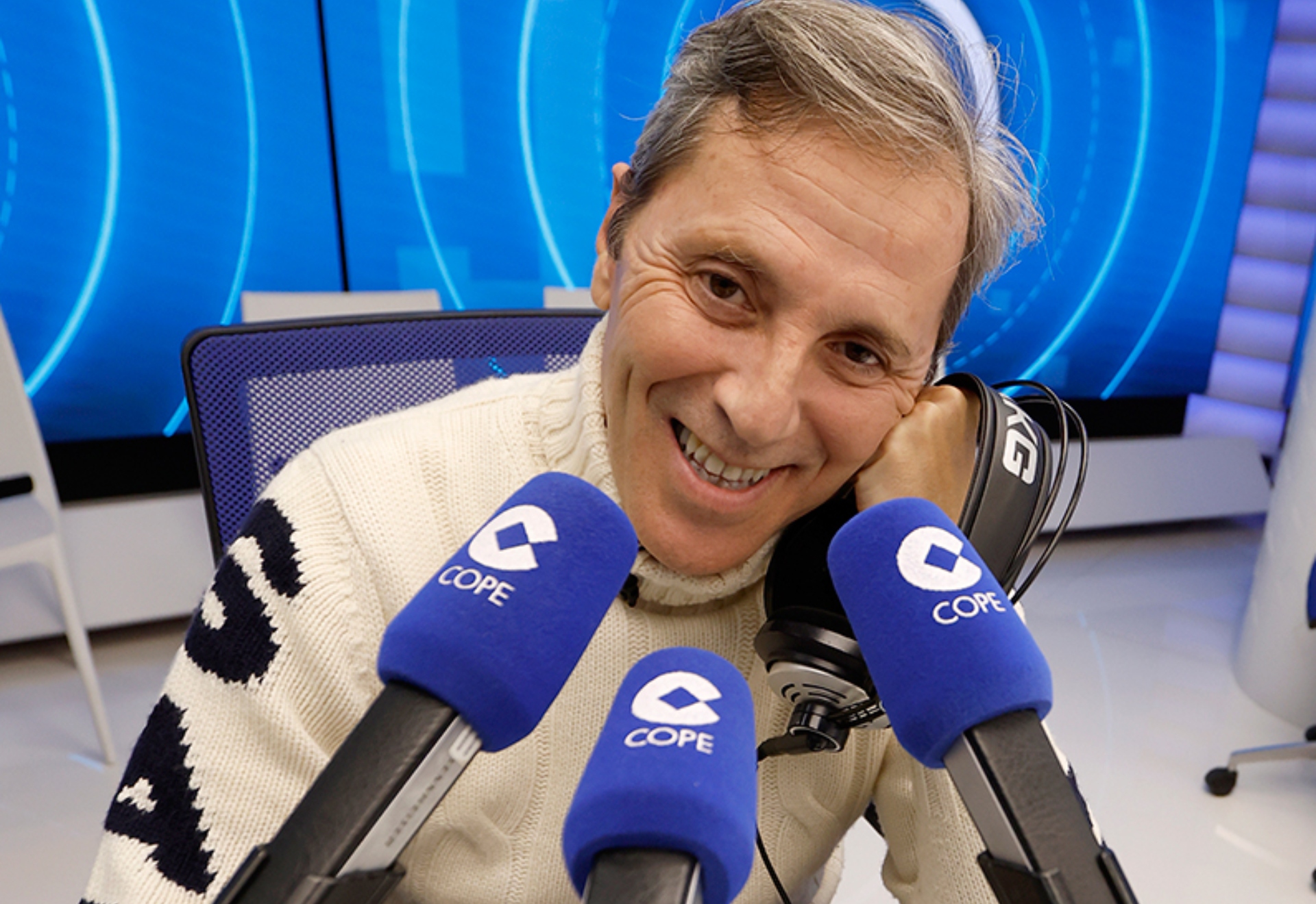 Paco González posando en una entrevista en MARCA