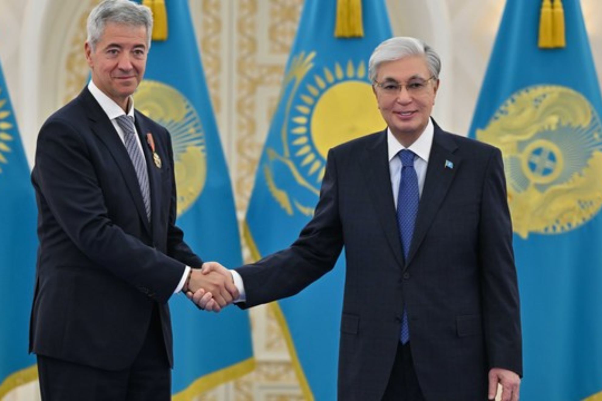 Gil Marín junto al Presidente de la República de Kazajistán.