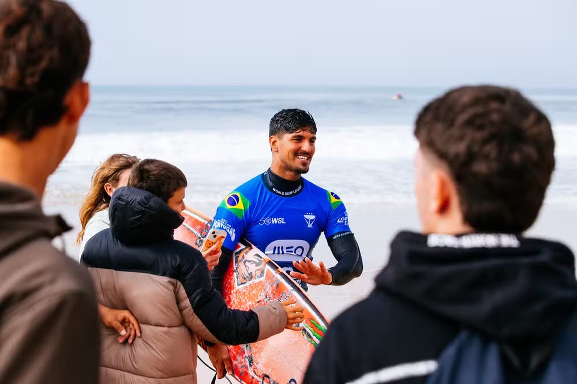 abriel Medina busca en Supertubos una victoria que puede cambiar sus aspiraciones al título mundial. WSL
