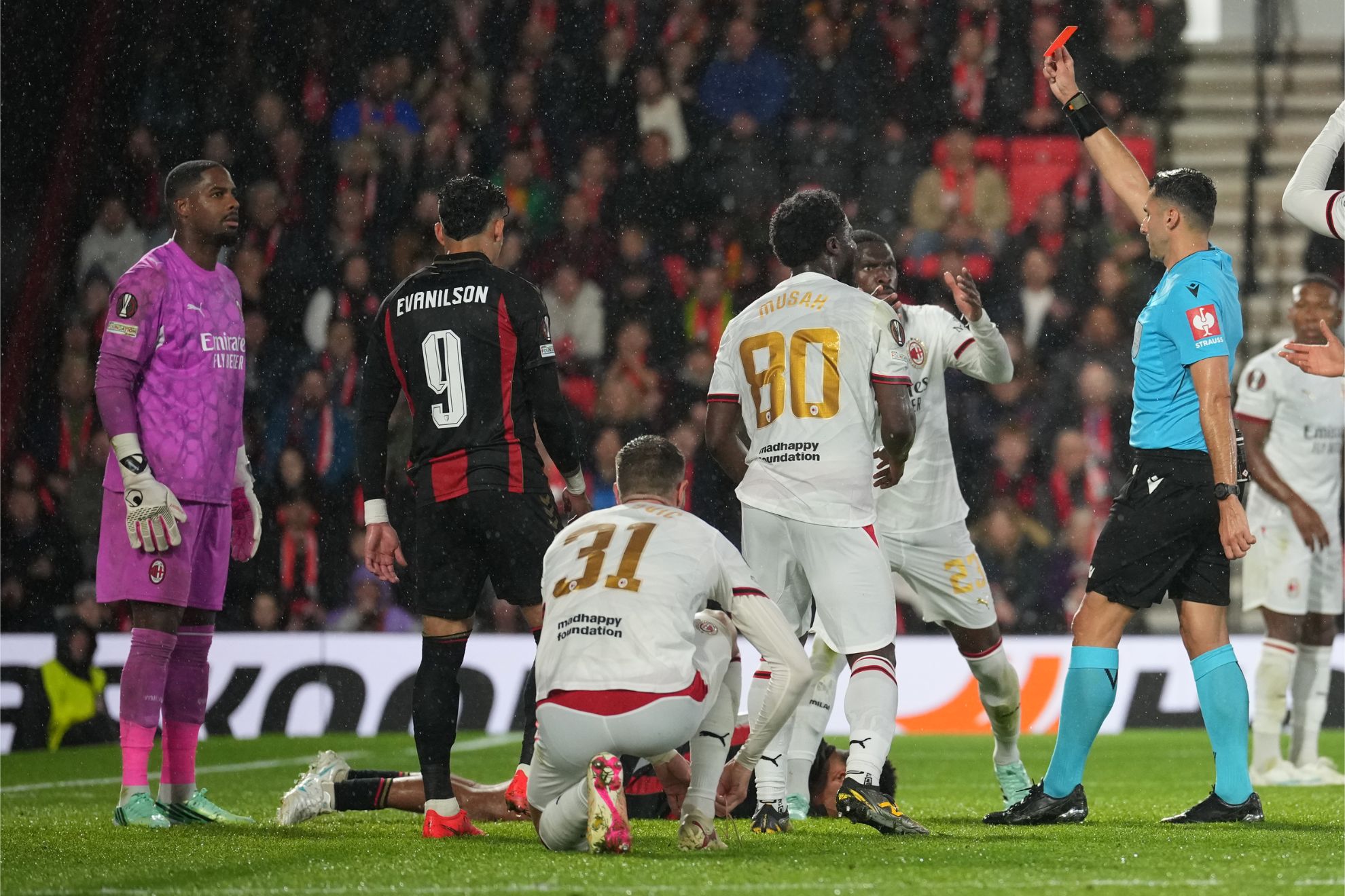 La roja a Maignan contra el Bournemouth