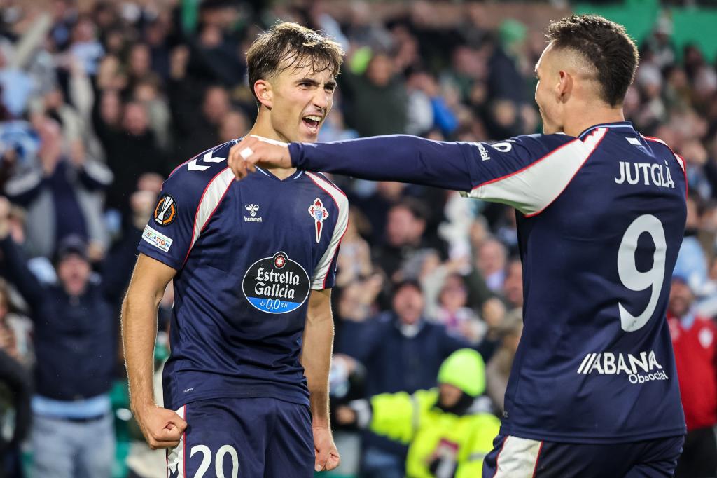 Javi Rodríguez, celebrando su soberbio doblete en Celtic Park.