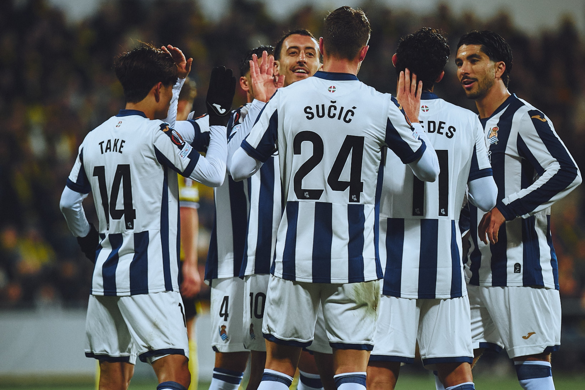 Los futbolistas de la Real celebran uno de los seis goles que le marcaron al Lillestrom. REAL SOCIEDAD