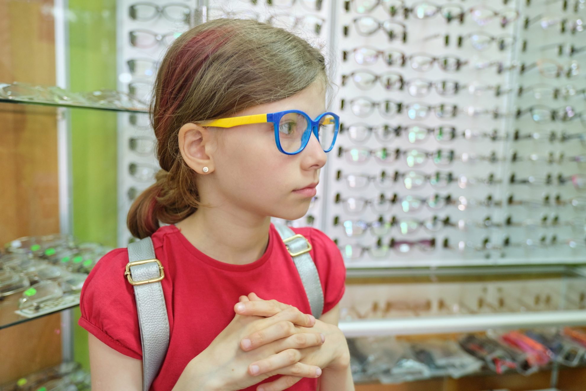 El Gobierno mantendrá un año más la ayuda de hasta 100 euros para comprar gafas y lentillas a menores.