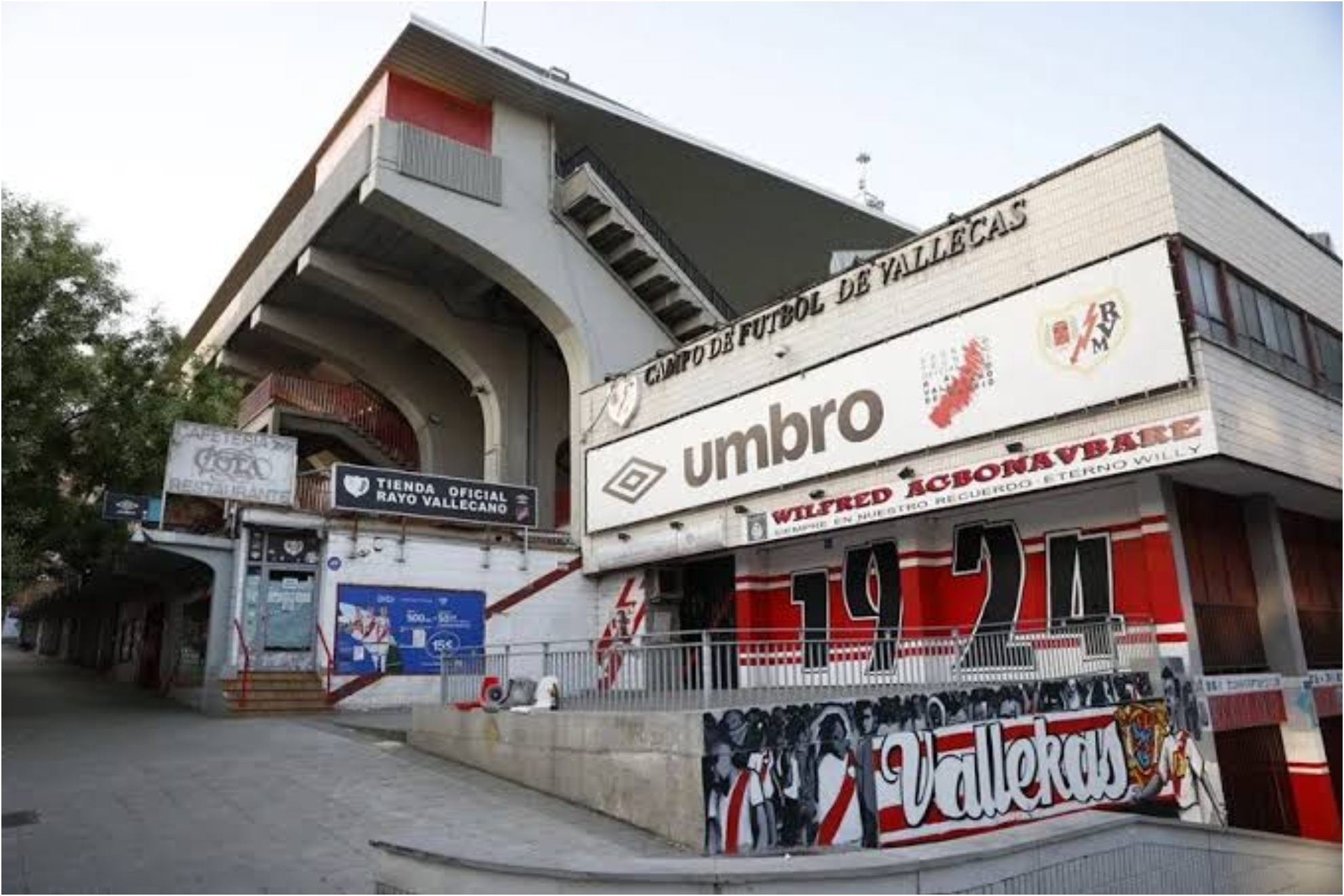 Afueras del estadio de Vallecas EFE