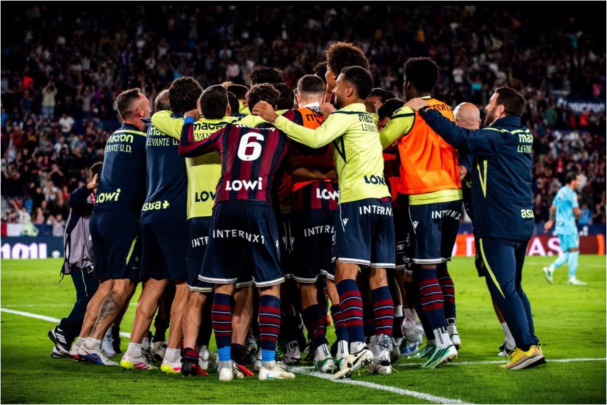 Los granotas celebran una victoria.