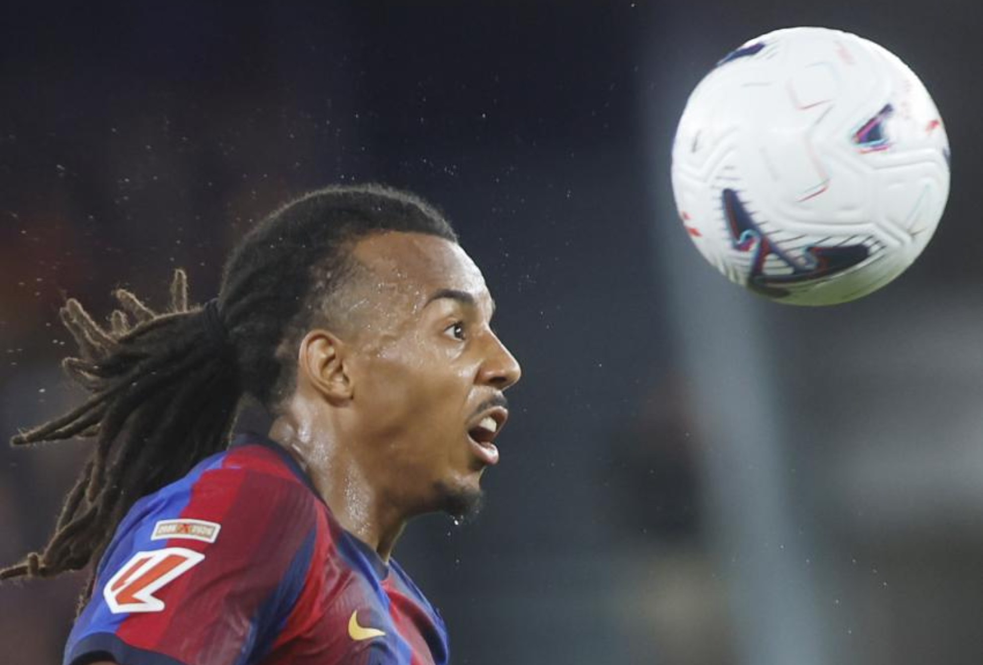 Koundé, durante un encuentro. FRANCESC ADELANTADO