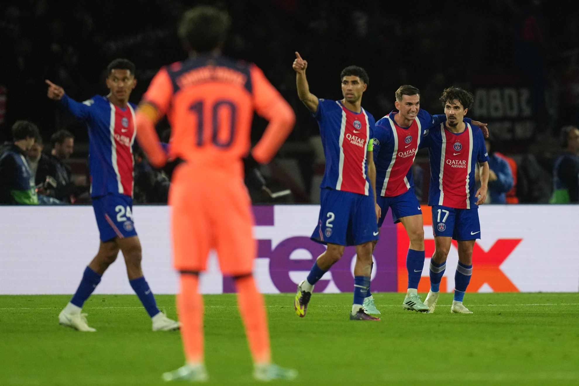 Los jugadores del PSG celebran un gol ante el Barcelona. LAPRESSE.