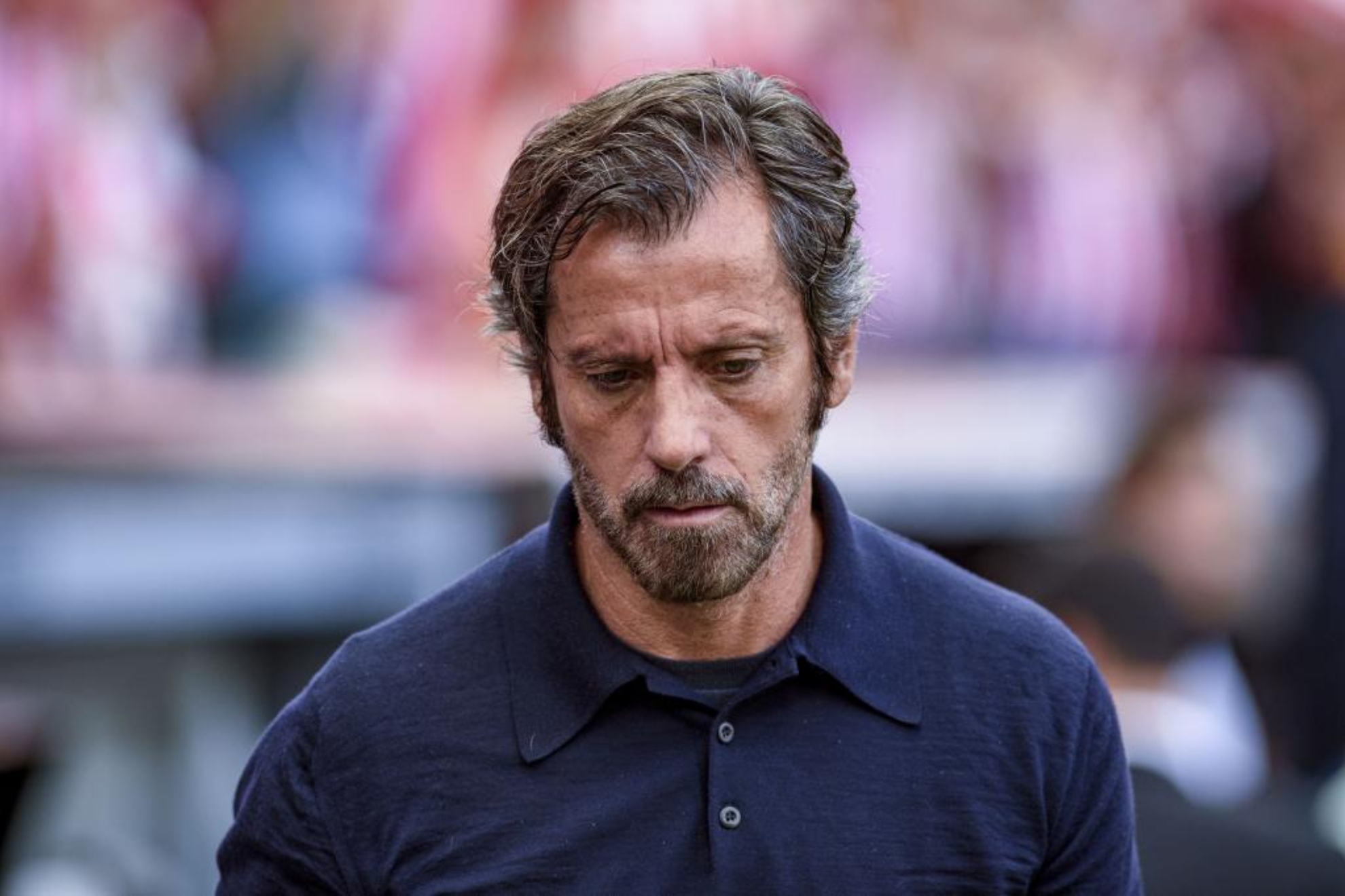 Quique Sánchez Flores, con gesto serio, en un encuentro del Alavés. EFE