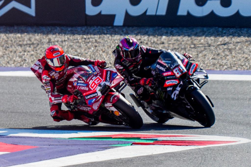 Marc Márquez y Jorge Martín, en el fragor de la batalla este curso 2026 de MotoGP.