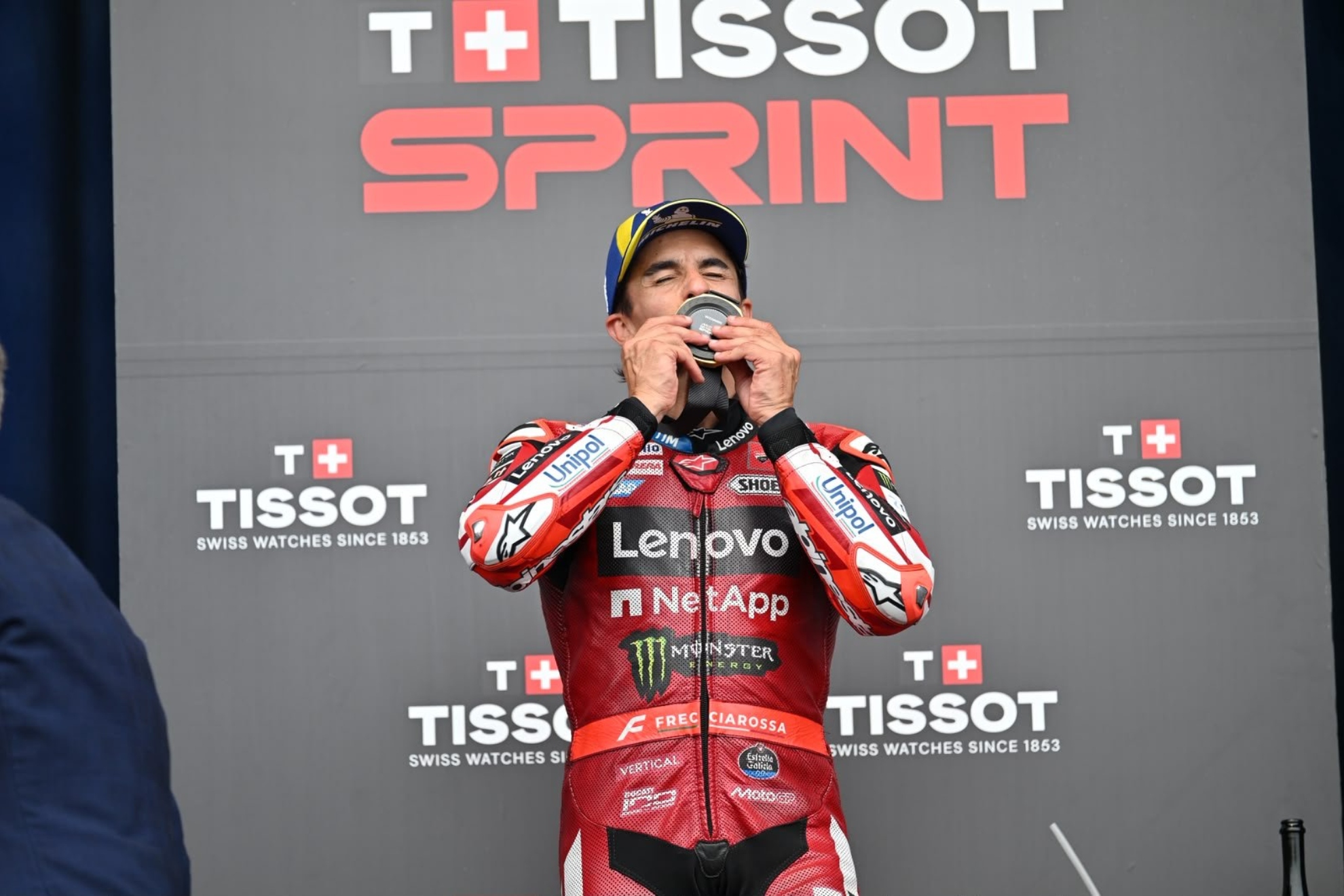 Marc Márquez, en el podio del Sprint. MICHELIN
