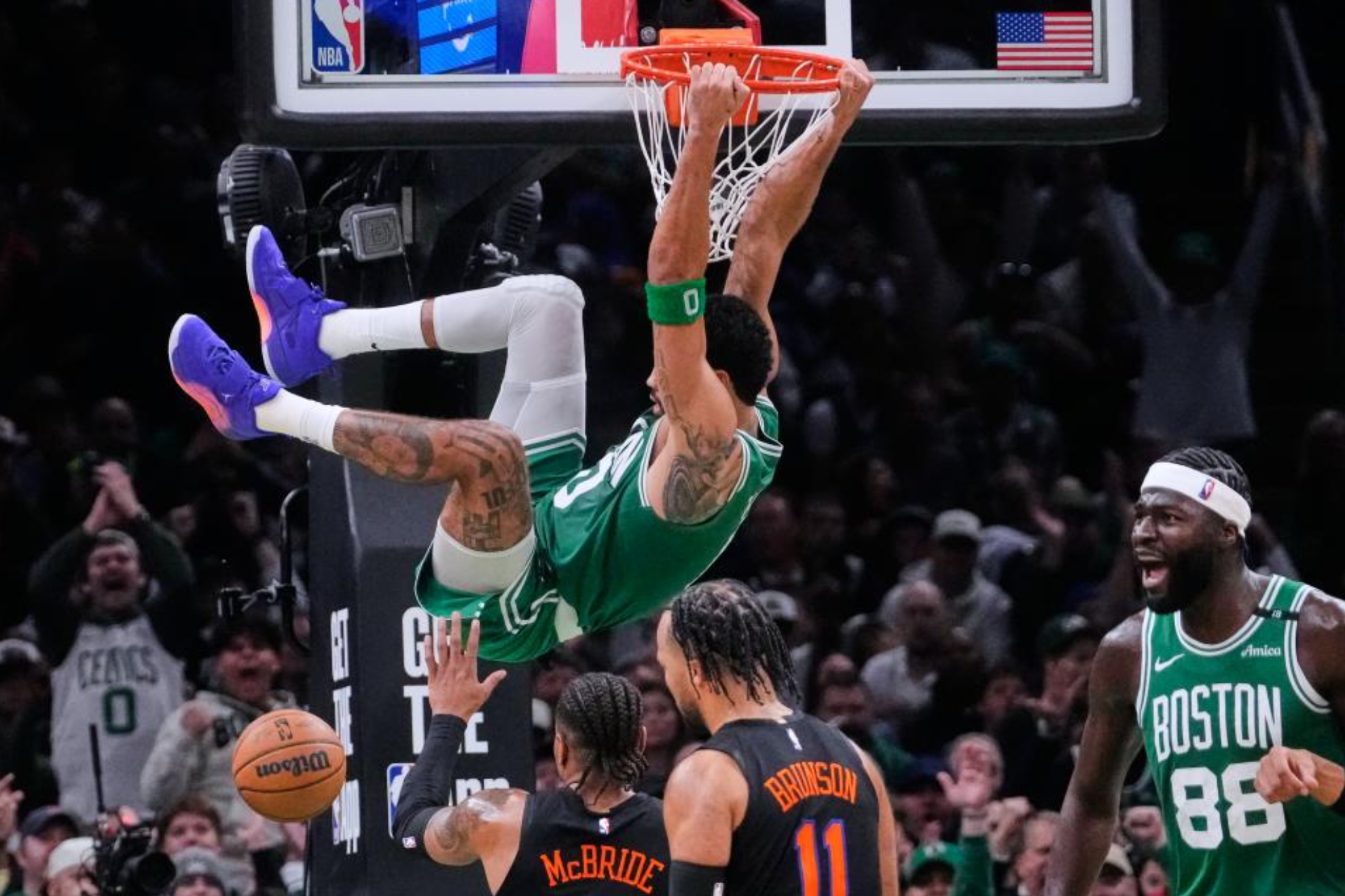 Mate de Jason Tatum ante los Knicks. LAPRESSE.