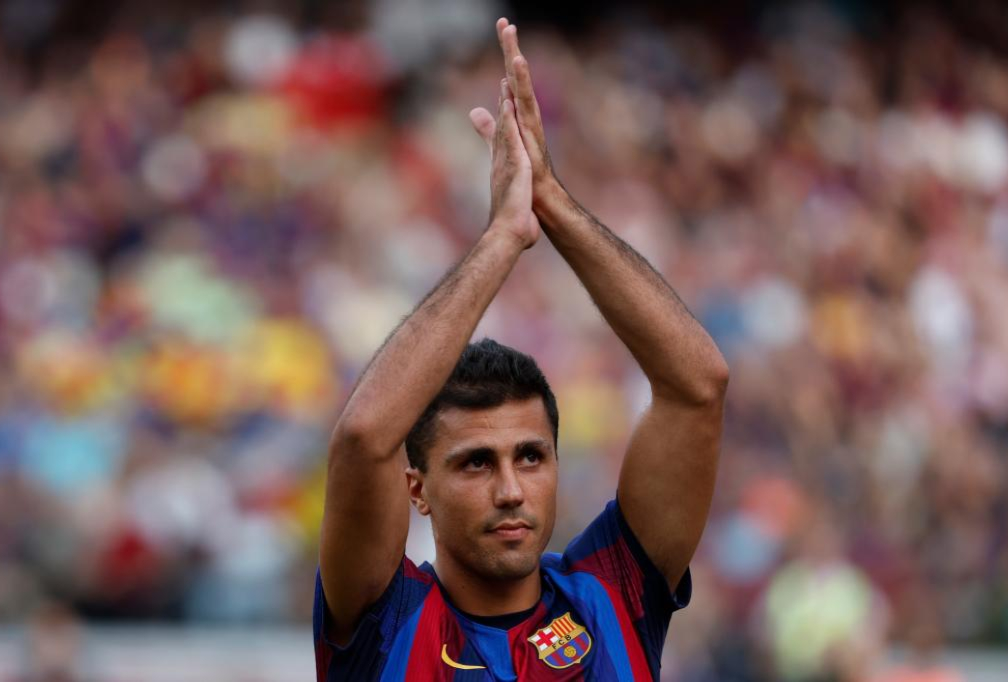 Rodri aplaude a la grada.