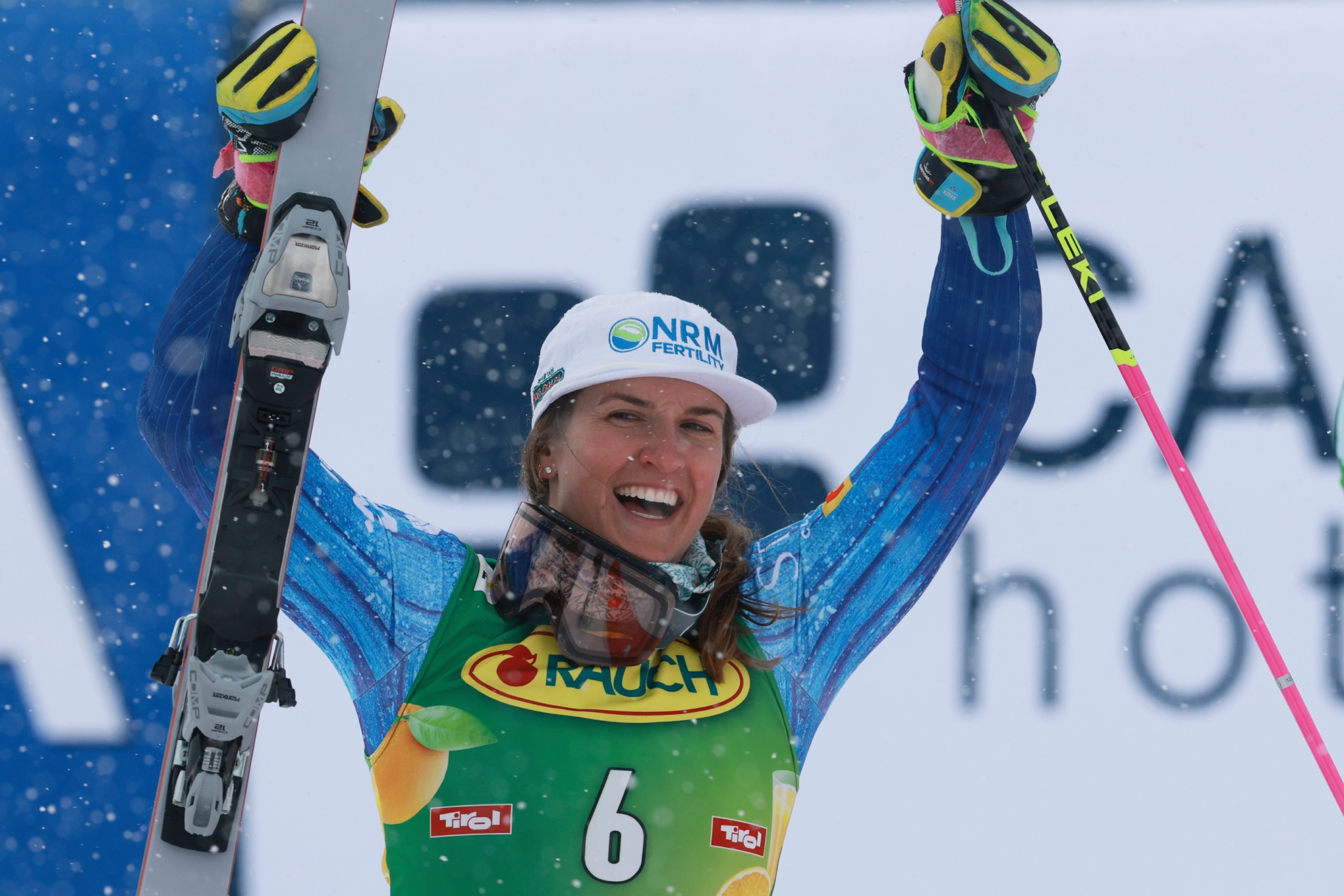 Paula Moltzan, radiante, tras ganar en Sölden.