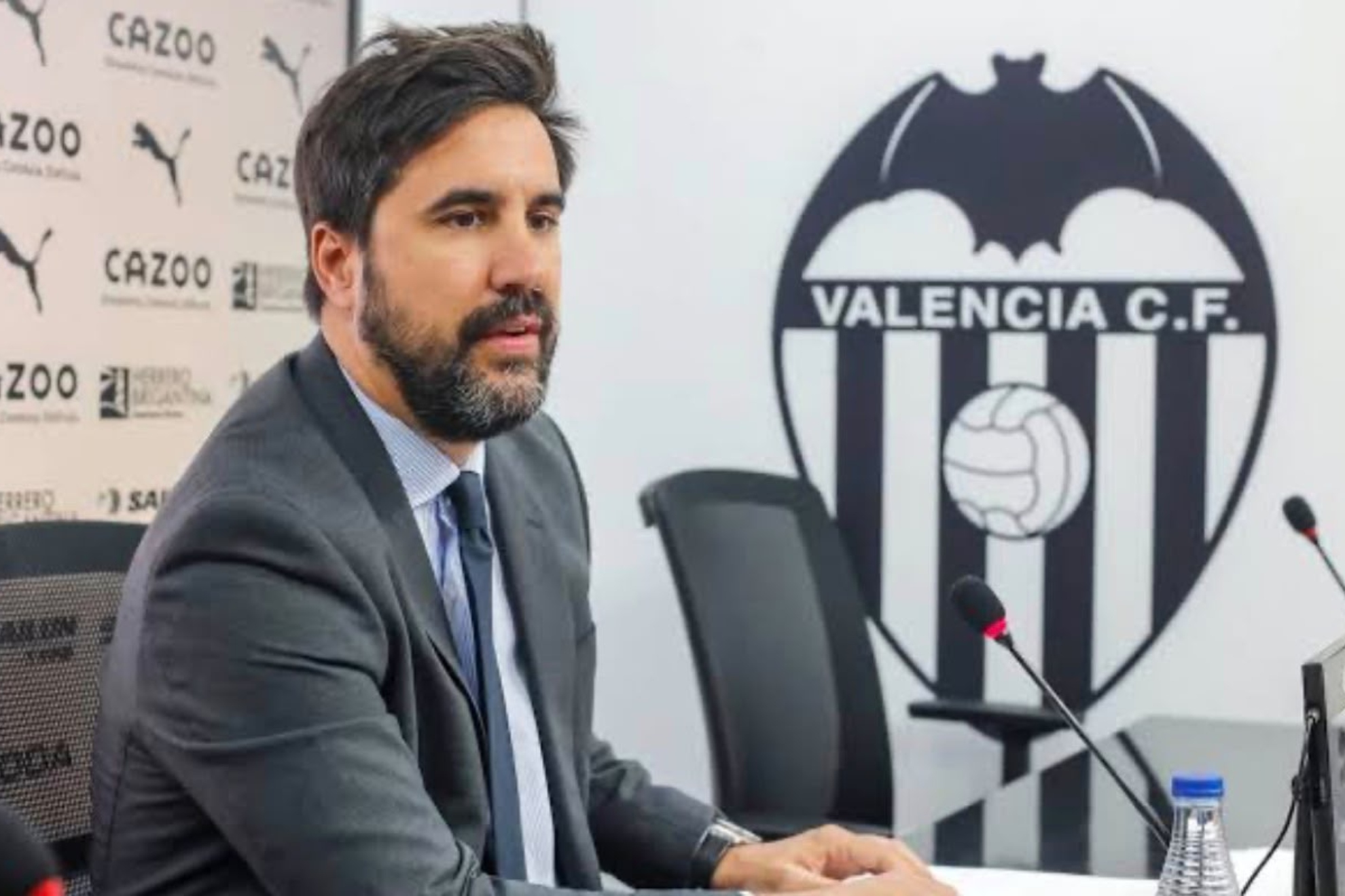 Javier Solís durante una rueda de prensa. VCF