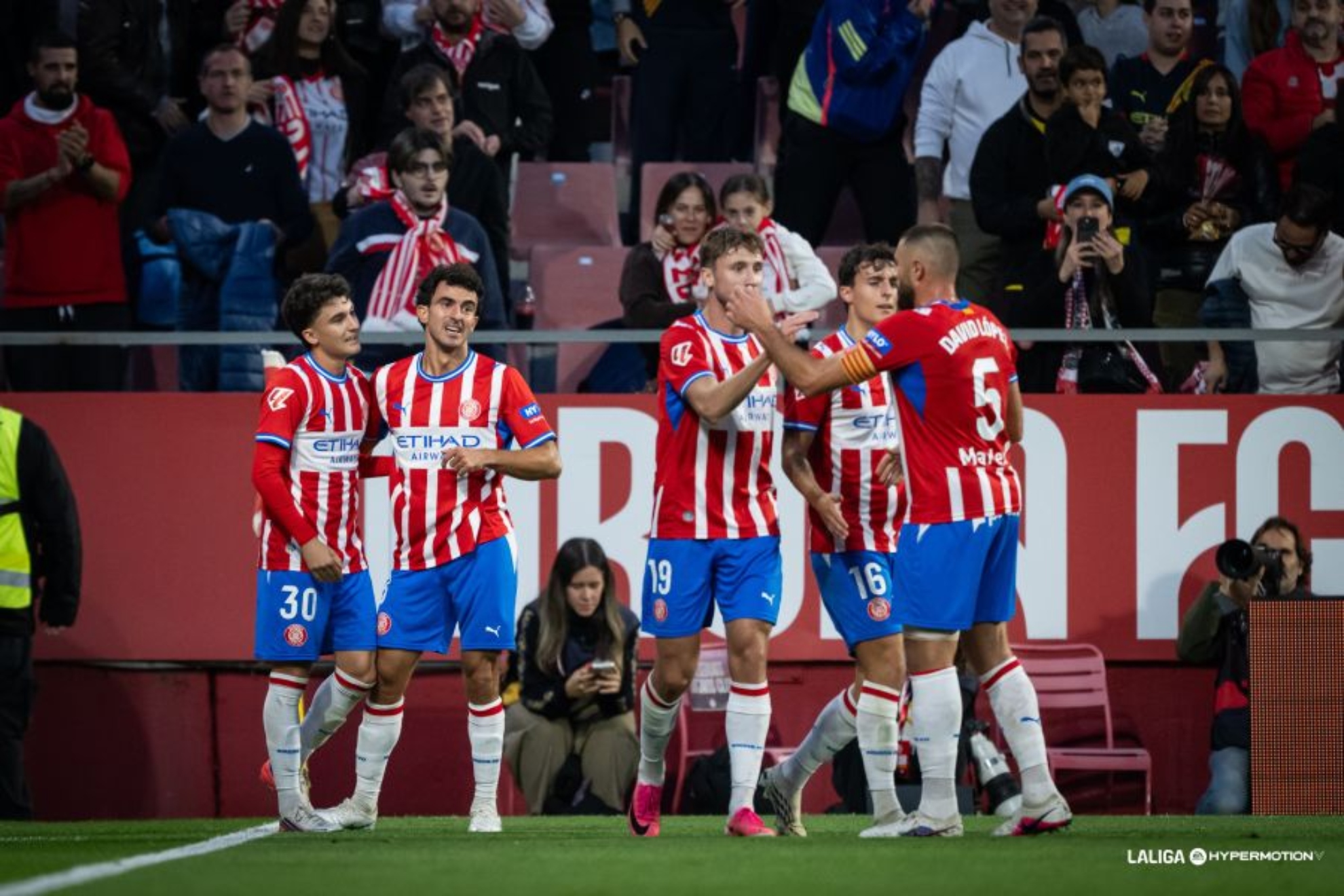 Los jugadores del Girona celebran uno de los goles al Celta Fortuna.