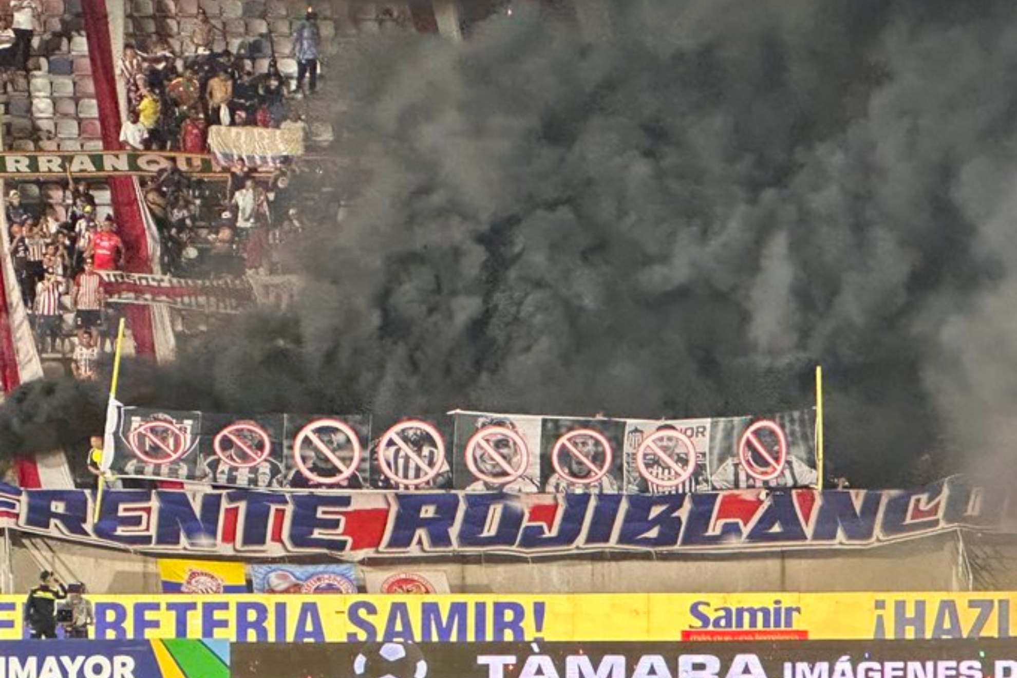 Protesta en Junior: Hinchas exigen la salida de 8 jugadores. Twitter