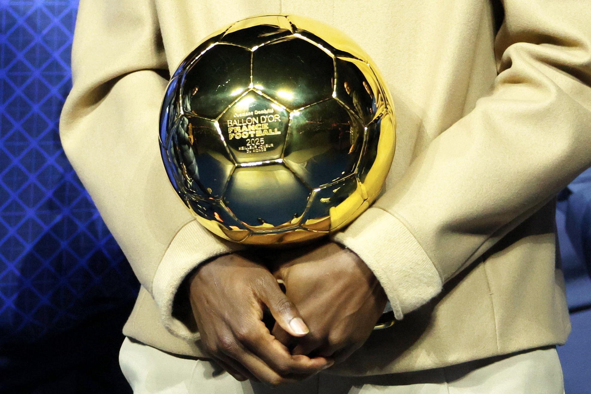 Dembélé, con su Balón de Oro.