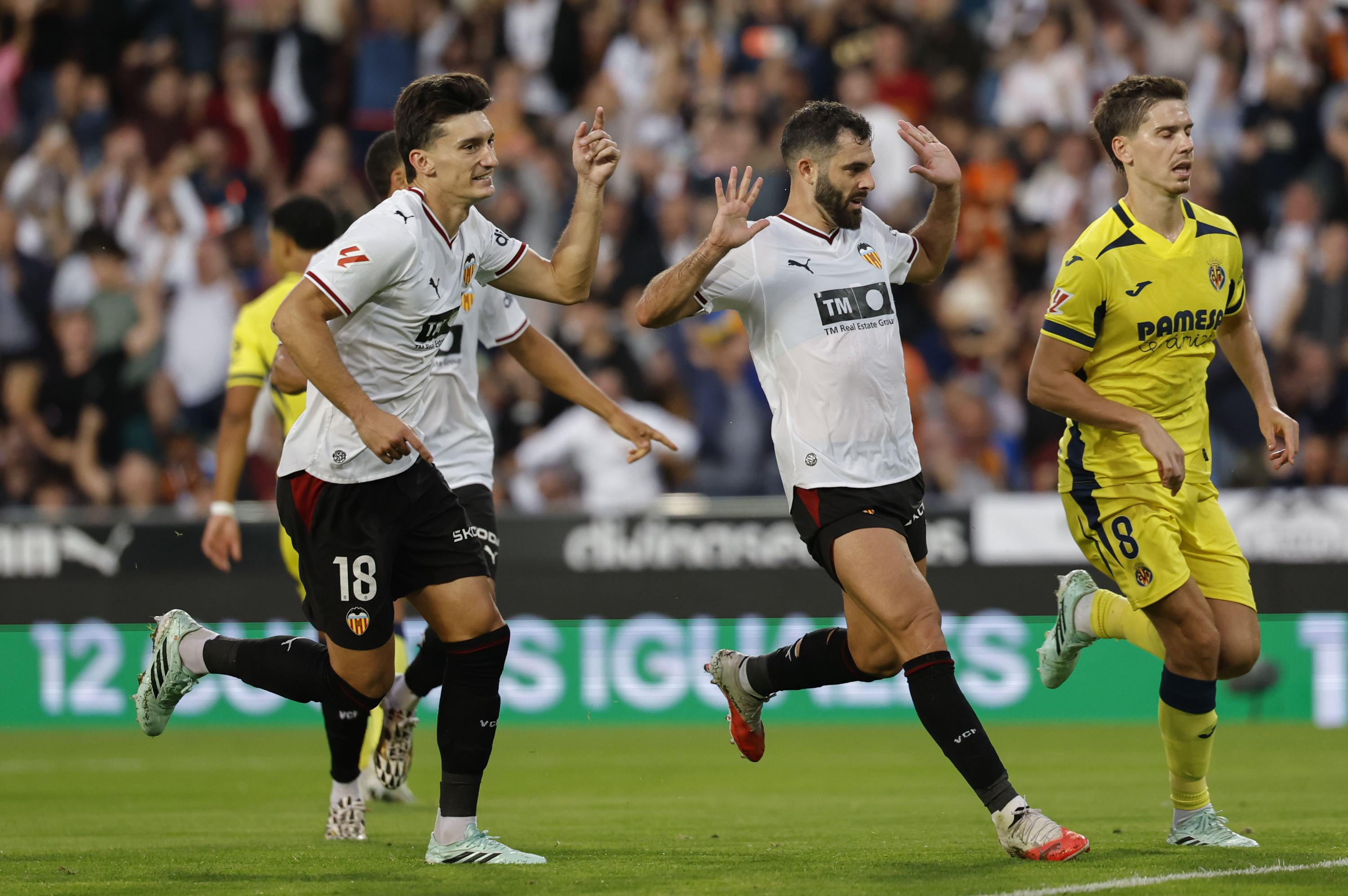 Imagen del Valencia-Villarreal, primer partido valencianistas tras el acuerdo para venta de acciones. EFE