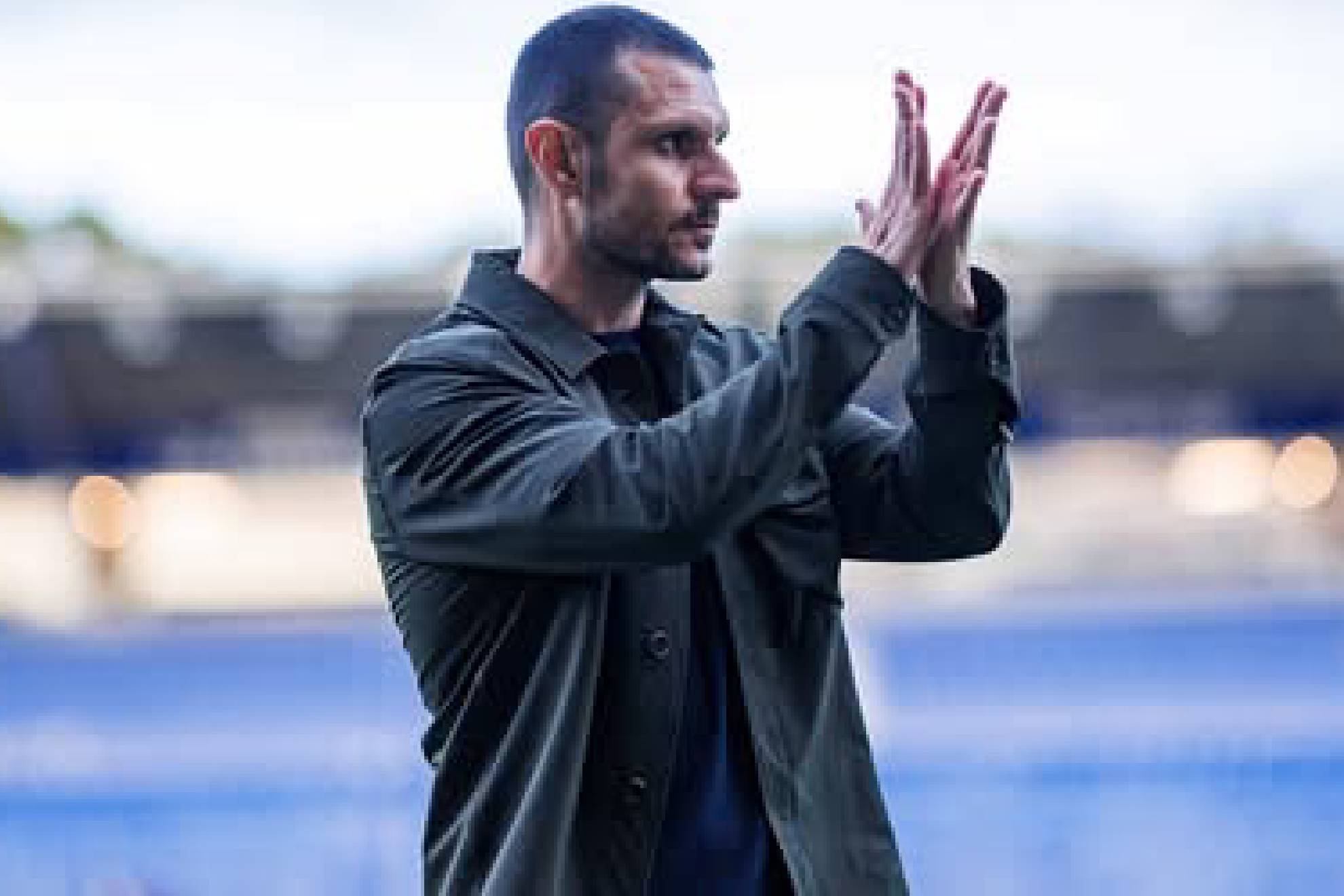 Albert Rudé haciendo indicaciones durante el partido ante el Antequera