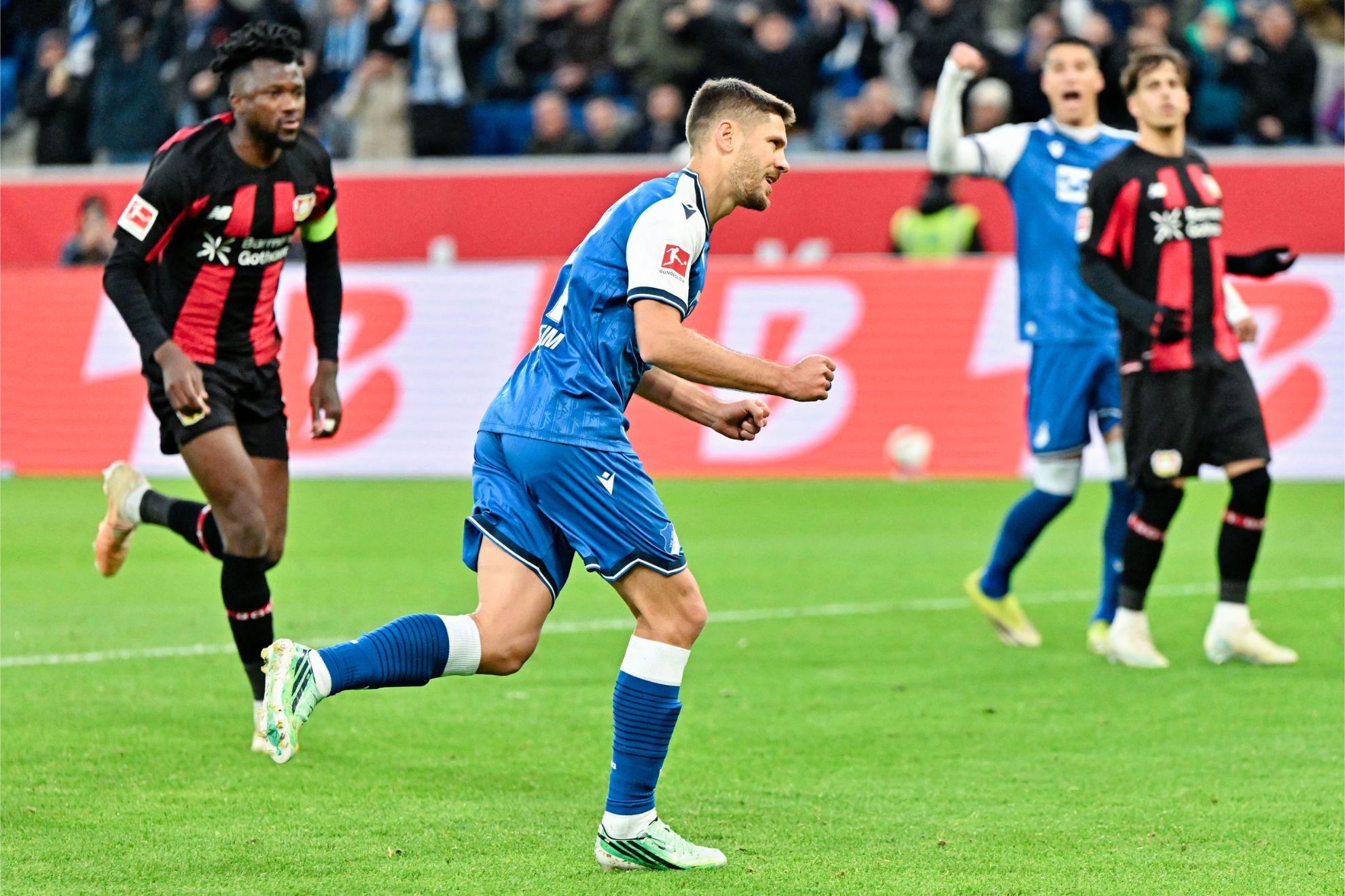 Kramaric celebra su gol contra el Leverkusen