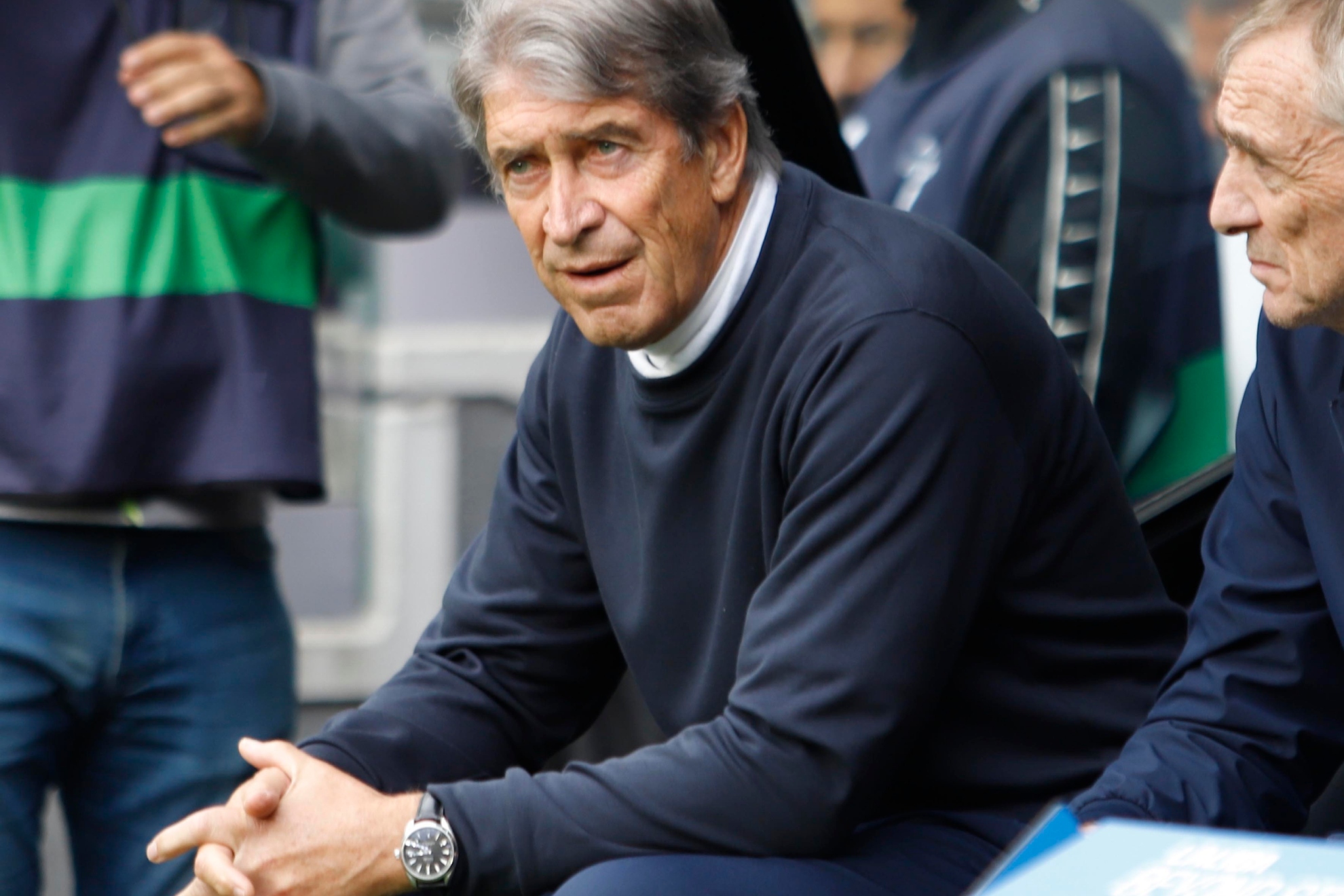 Manuel Pellegrini, en el banquillo de Balaídos. JORGE LANDÍN