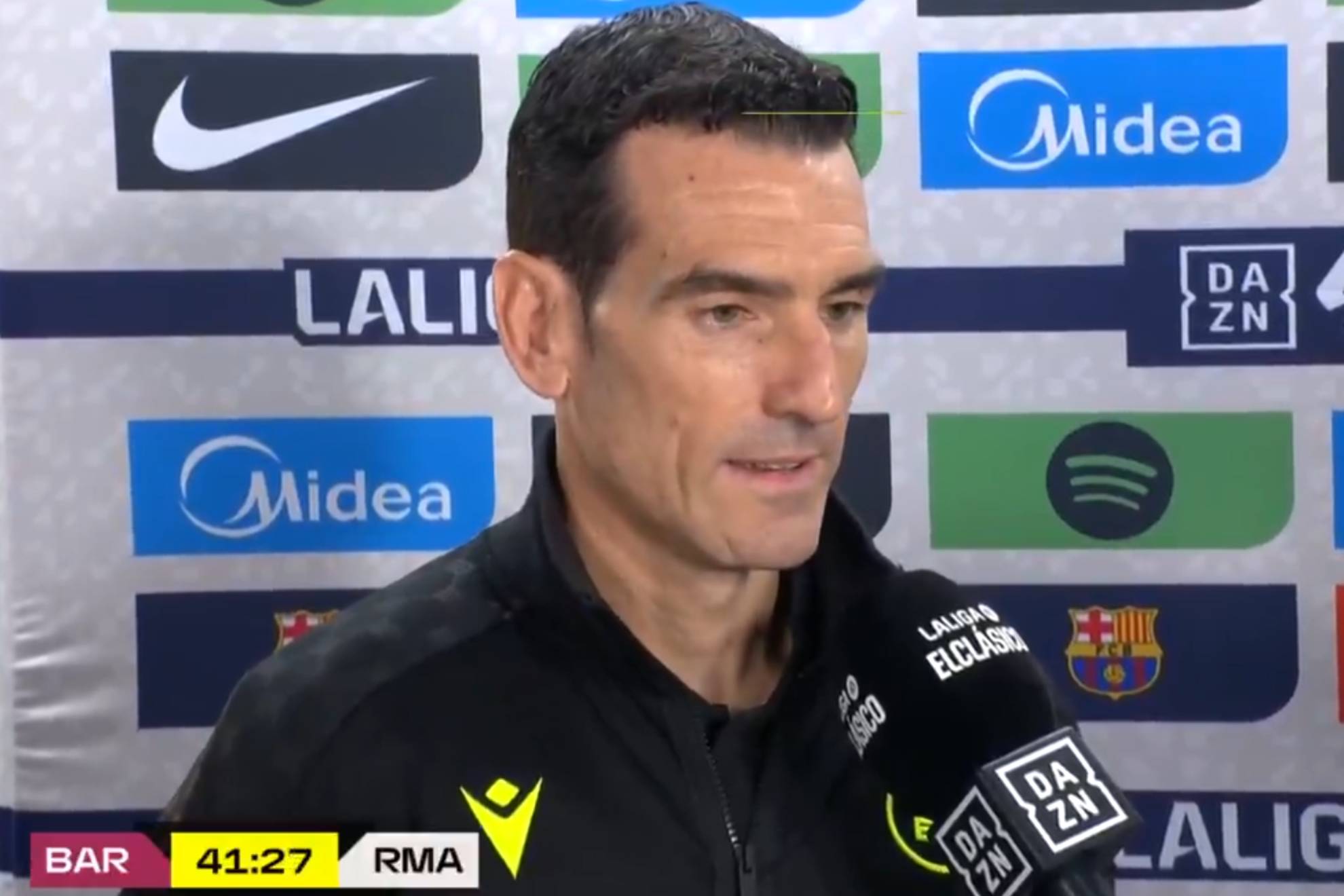 Martínez Munuera durante su entrevista en DAZN.