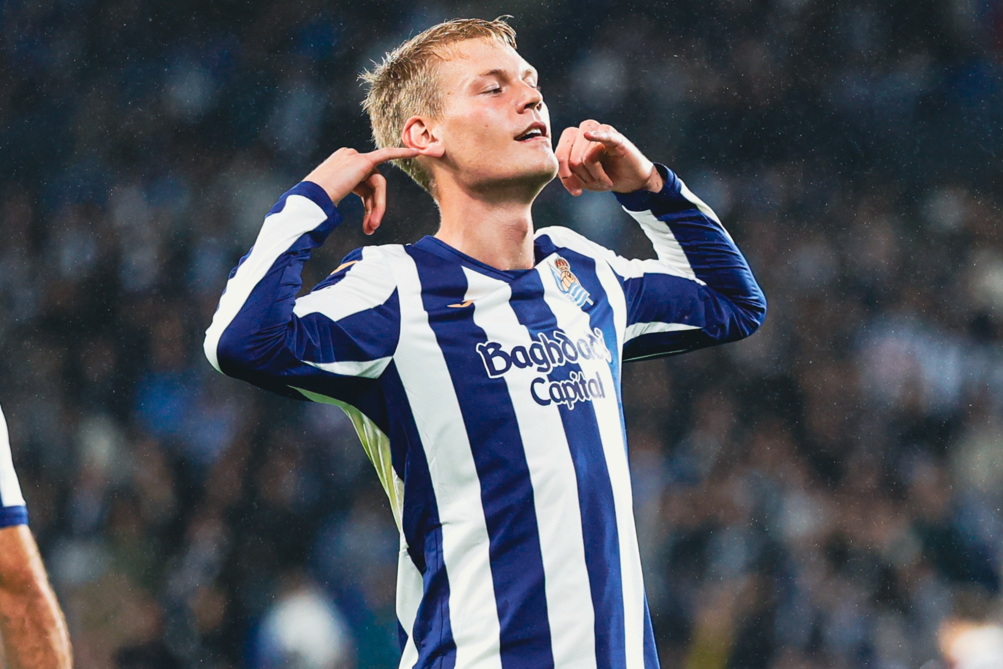 Orri Óskarsson realiza su habitual celebración tras marcar al Levante. REAL SOCIEDAD