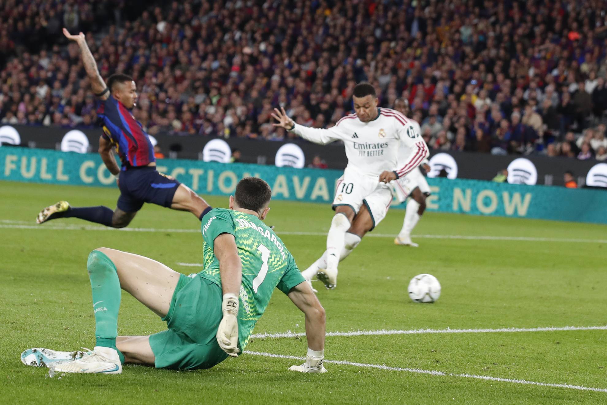 Mbappé remata el pase atrás de Camavinga para firmar el 1-2.