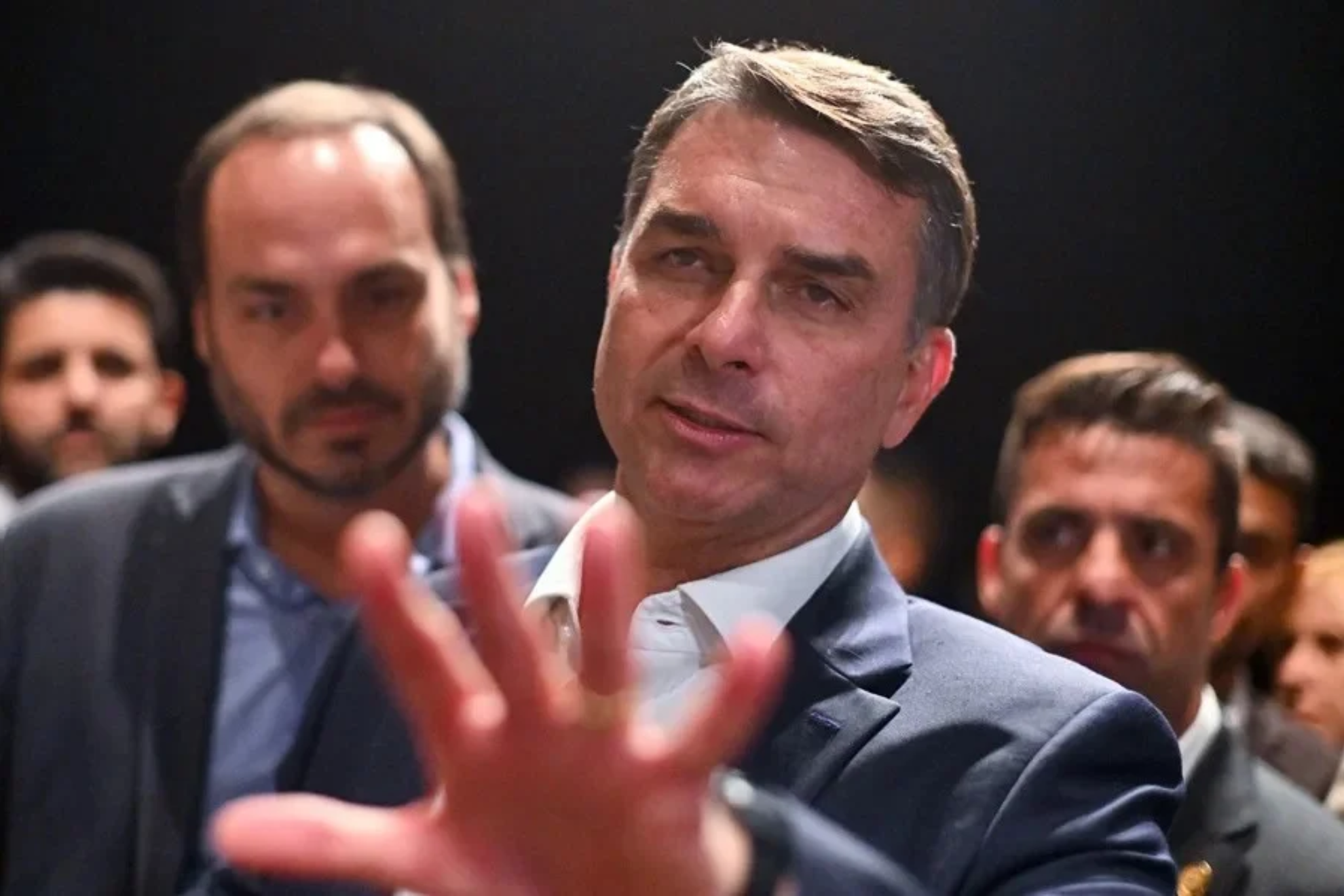 El senador Flávio Bolsonaro anunció que no reconocerá su derrota frente a Lula da Silva.