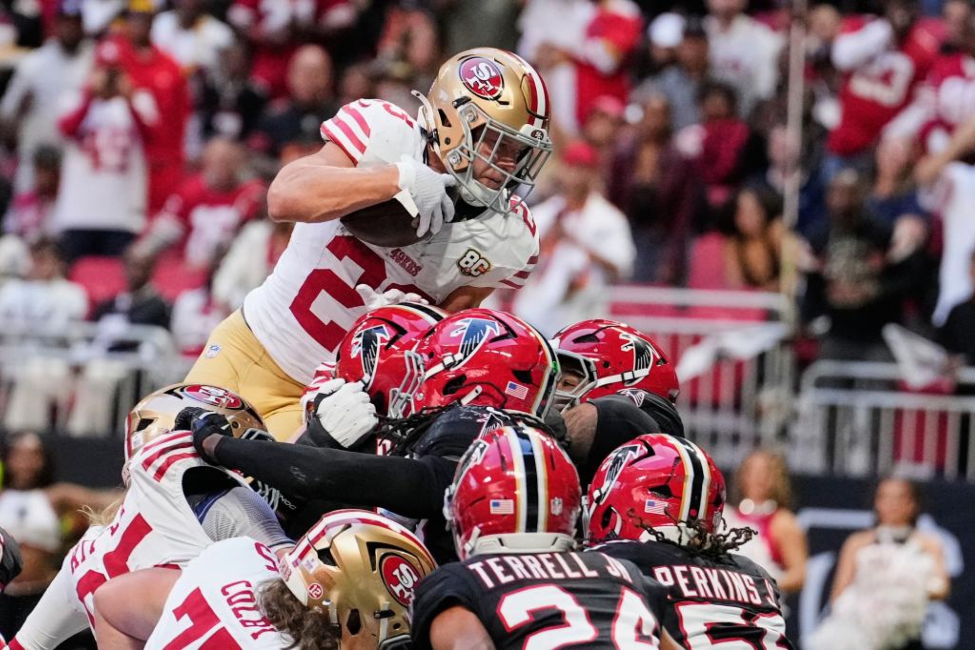 Un momento del encuentro entre Atlanta Falcons y 49ers LAPRESSE