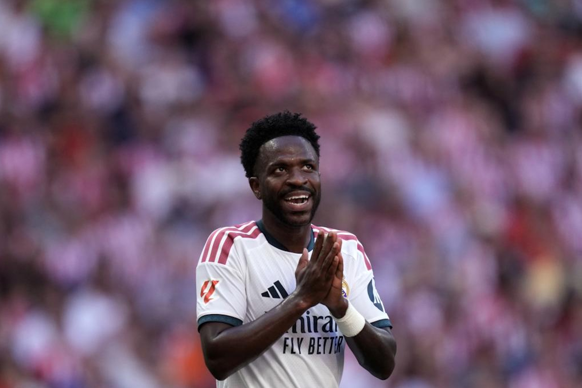 Vinicius Junior del Real Mdrid gesticula durante el partido contra el Atlético de Madrid de la Liga de España, el domingo 20 de septiembre de 2026, en Madrid. (AP Foto/Bernat Armangue)