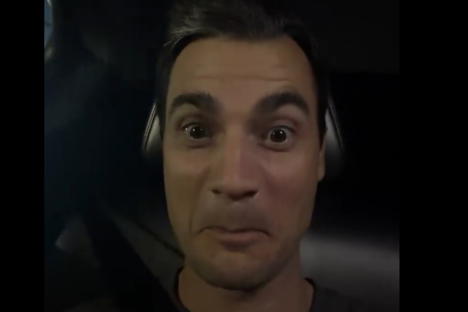 Esta es la cara que se le quedó a Pedrosa después de probar el coche autónomo de Elon Musk