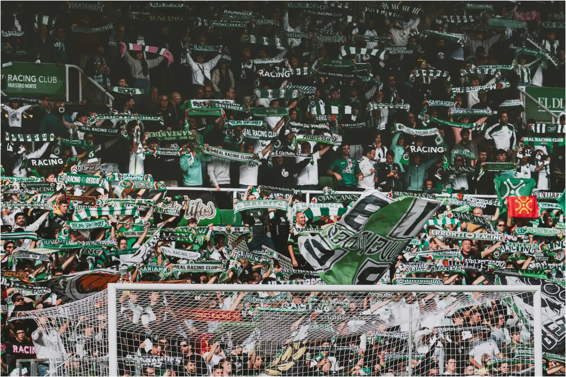La afición racinguista, en el Sardinero RACING CLUB