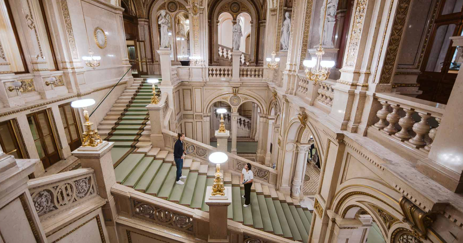 Zverev y Alcaraz, en las escaleras de la Ópera House.