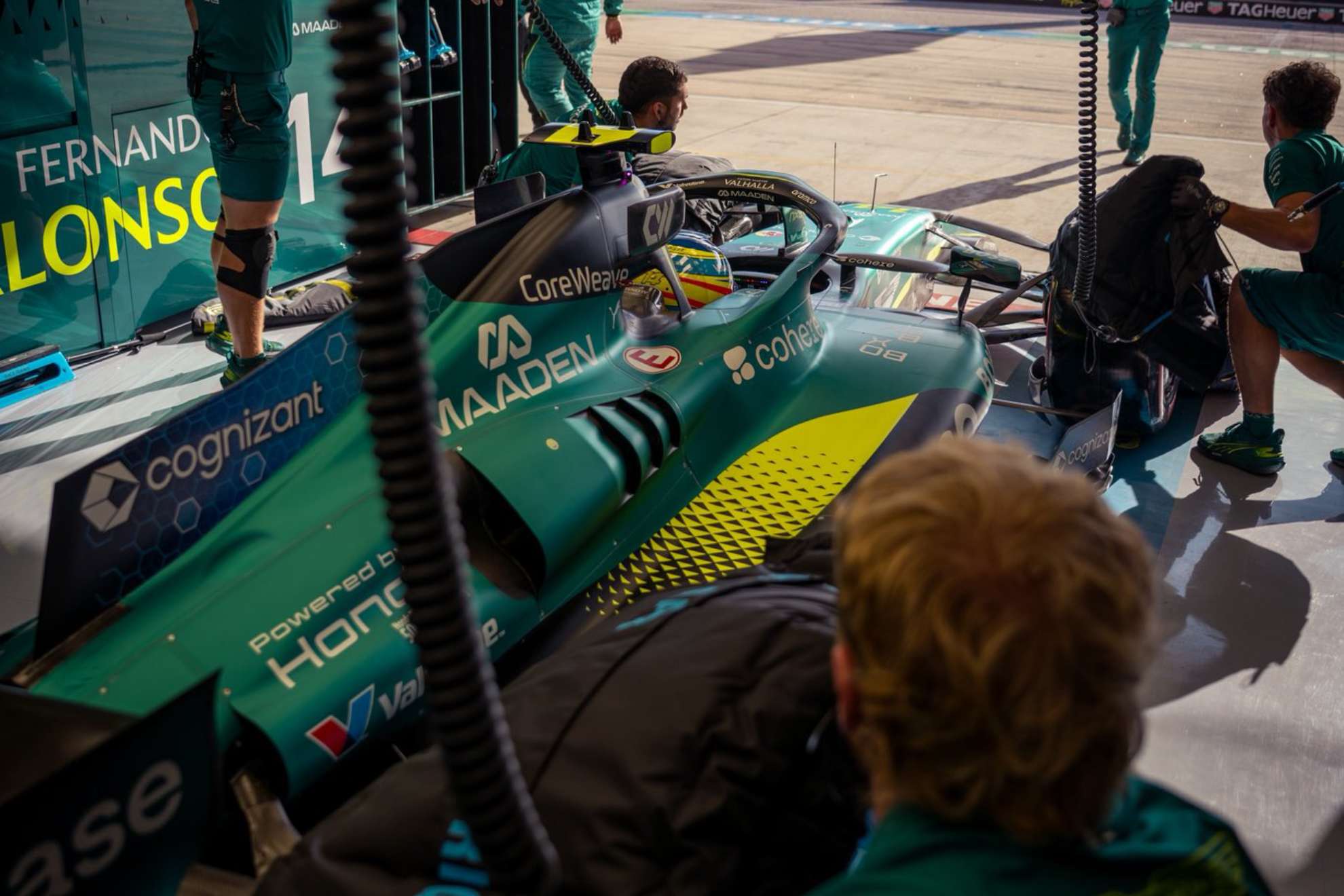 Alonso, en el bos de Aston Martin. AMR F1