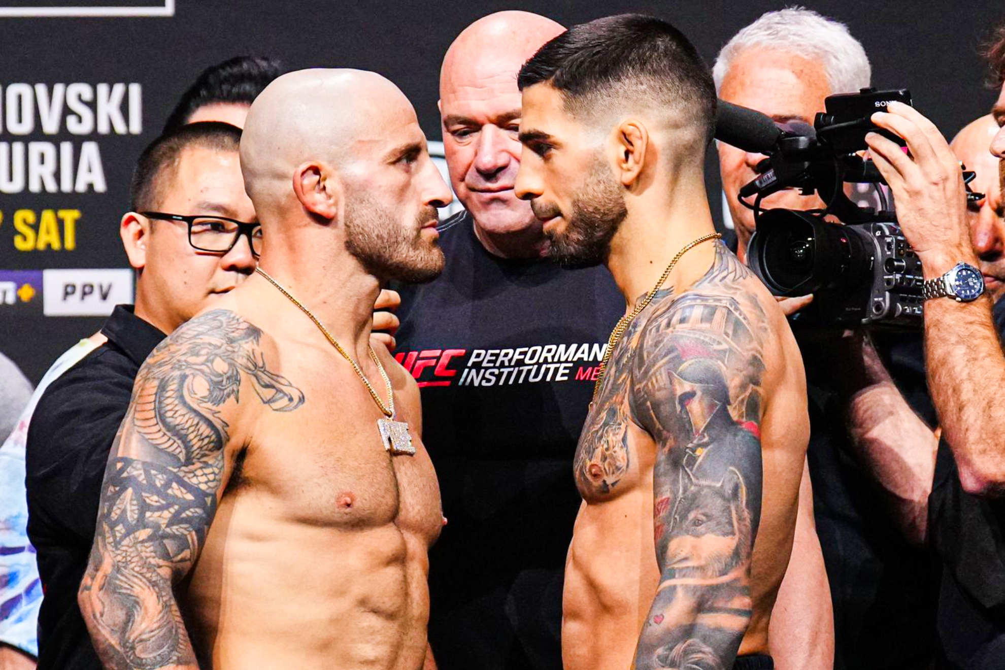 Cara a cara entre Volkanovski e Ilia Topuria. UFC.