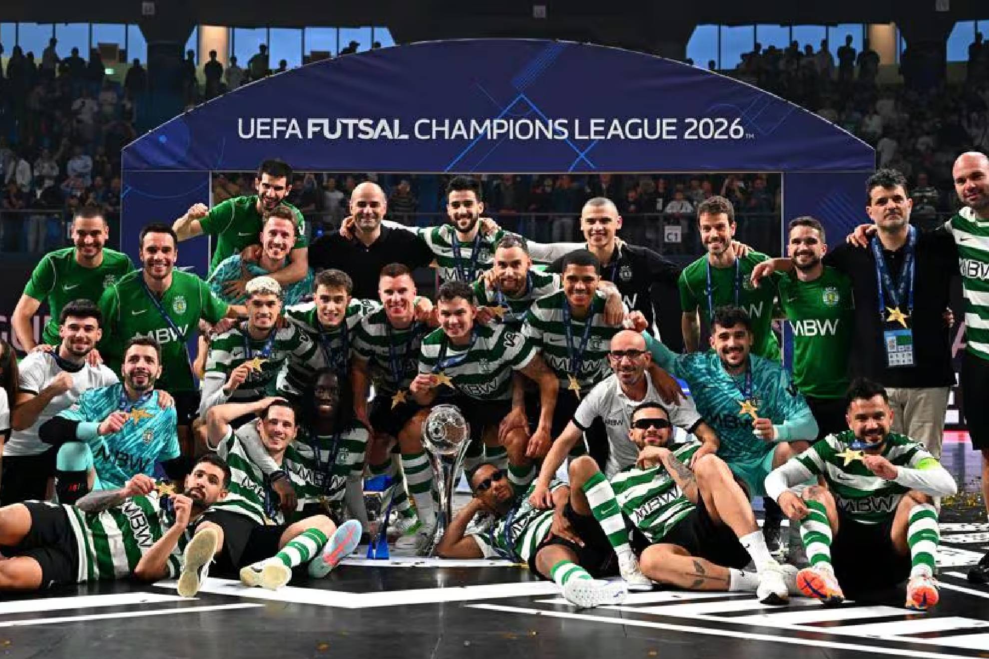 Sporting Clube celebra en Pésaro la UEFA Futsal Champions ganada al Illes Balears Palma Futsal GETTY IMAGES VÍA UEFA.COM